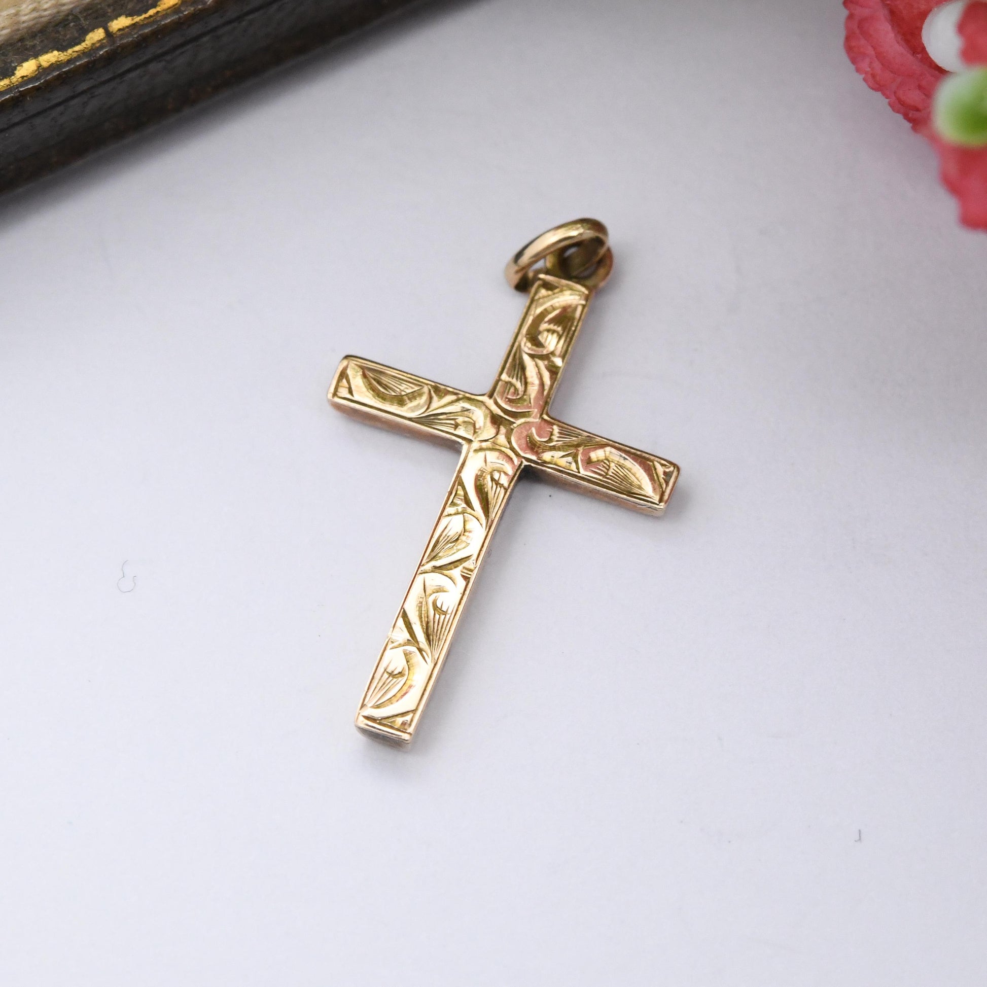 Vintage 9ct Gold Cross Pendant with Engraved Scrolling Pattern - Hollow Yellow Gold Christian Religious Necklace Gift Christening Baptism