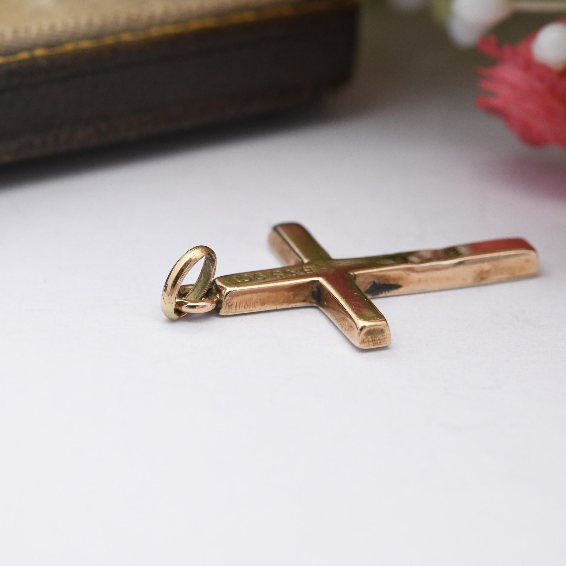 Vintage 9ct Gold Cross Pendant with Engraved Scrolling Pattern - Hollow Yellow Gold Christian Religious Necklace Gift Christening Baptism