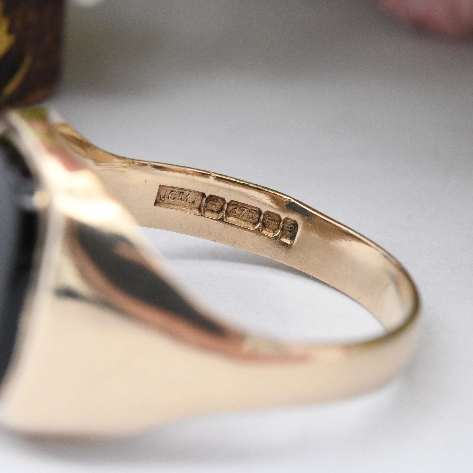 Vintage 9ct Gold Onyx Signet Ring 1985 JCMJ Midlands Jewellers - Large Solid Gold Jewellery Gift for Boyfriend | UK Size - R 1/2 US Size - 9