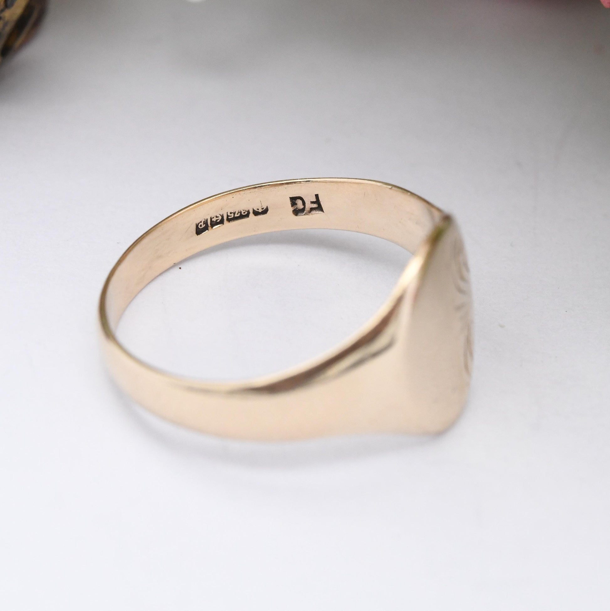 Vintage 9ct Gold Signet Ring 1989 - Half Engraved Scrolling Pattern Solid Gold Jewellery Unisex Gift for Him | UK Size - O | US Size - 7 1/4