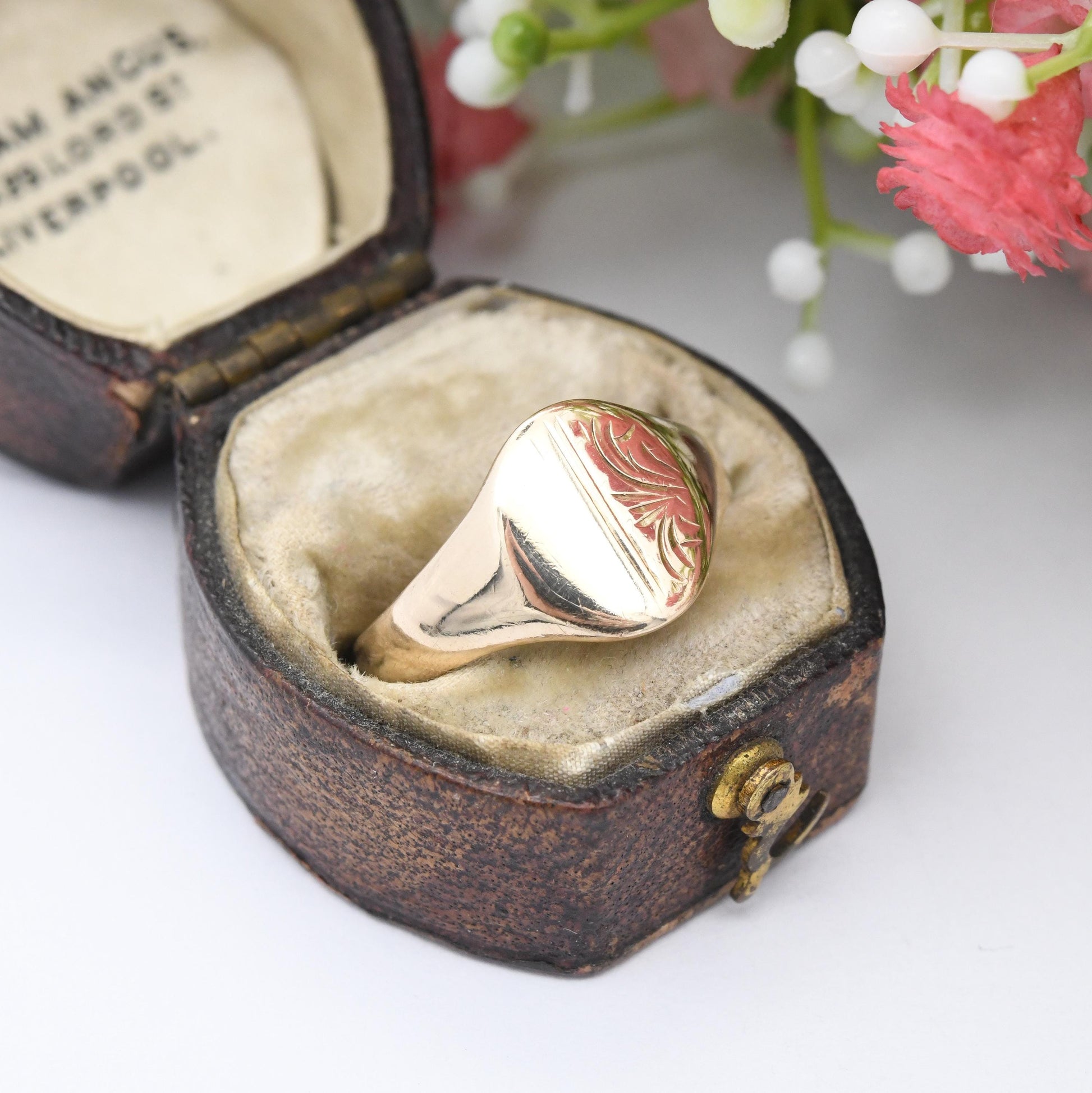 Vintage 9ct Gold Signet Ring 1989 - Half Engraved Scrolling Pattern Solid Gold Jewellery Unisex Gift for Him | UK Size - O | US Size - 7 1/4