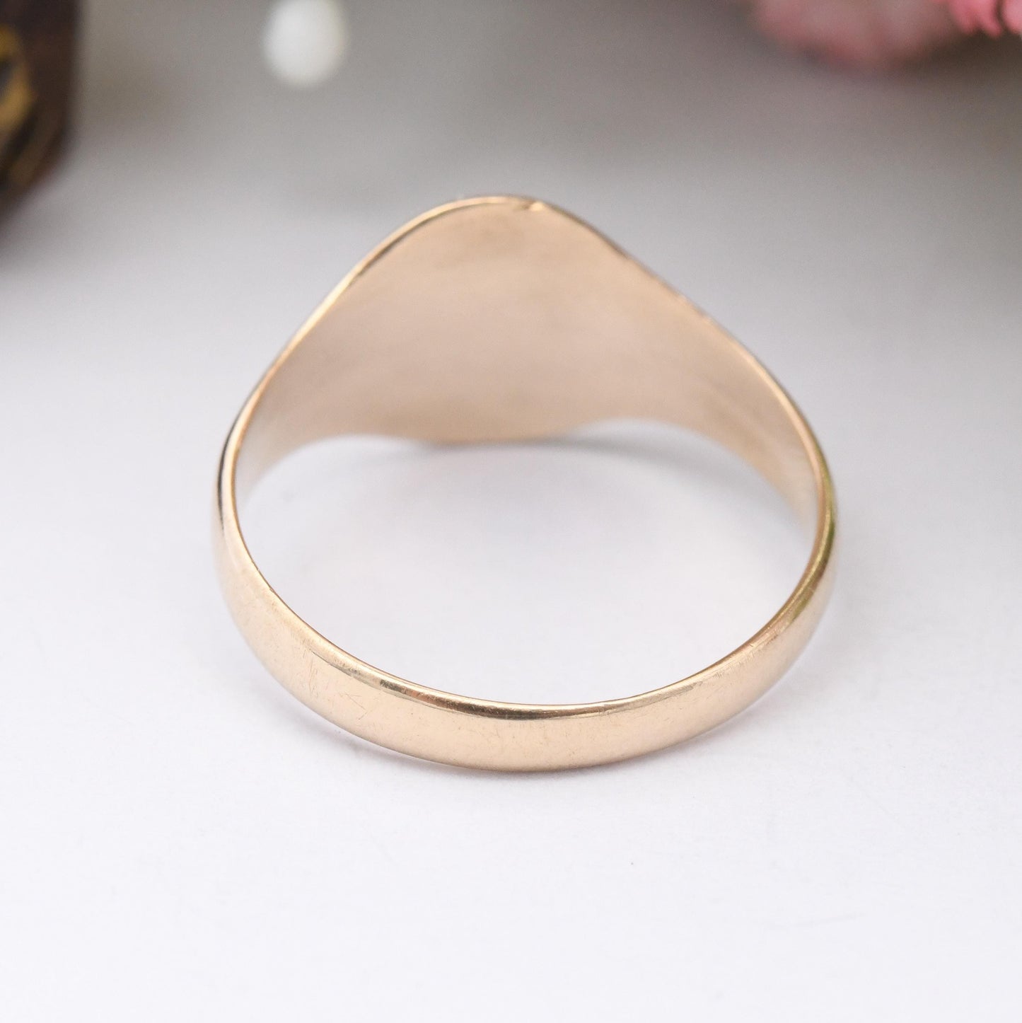 Vintage 9ct Gold Signet Ring 1989 - Half Engraved Scrolling Pattern Solid Gold Jewellery Unisex Gift for Him | UK Size - O | US Size - 7 1/4