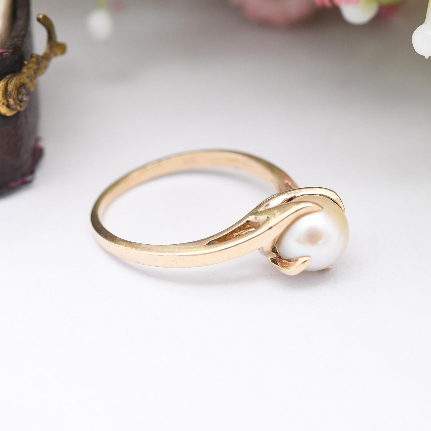 Vintage 10ct Gold Pearl Solitaire Ring - Twist Claw Mount Pretty Gold Jewellery White Stone Cultured Pearl | UK Size - L | US Size - 5 3/4