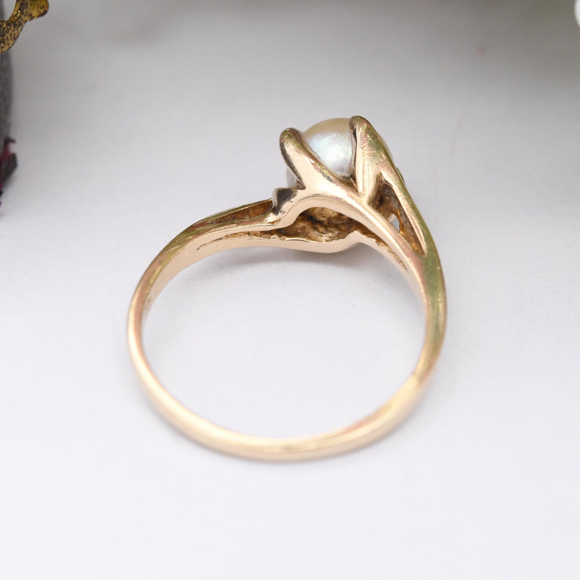 Vintage 10ct Gold Pearl Solitaire Ring - Twist Claw Mount Pretty Gold Jewellery White Stone Cultured Pearl | UK Size - L | US Size - 5 3/4