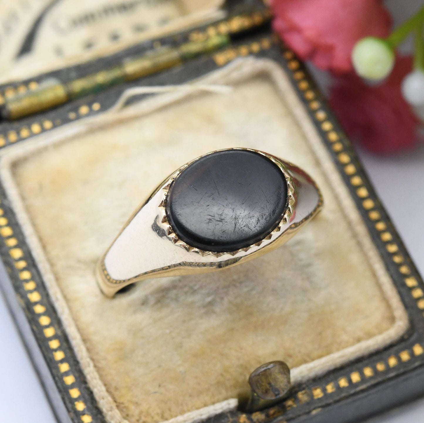 Vintage 9ct Gold Onyx Signet Ring 1981 - Unisex Gift for Him Mid-Century Jewellery Present Oval Black Gemstone | UK Size - P US Size - 7 3/4