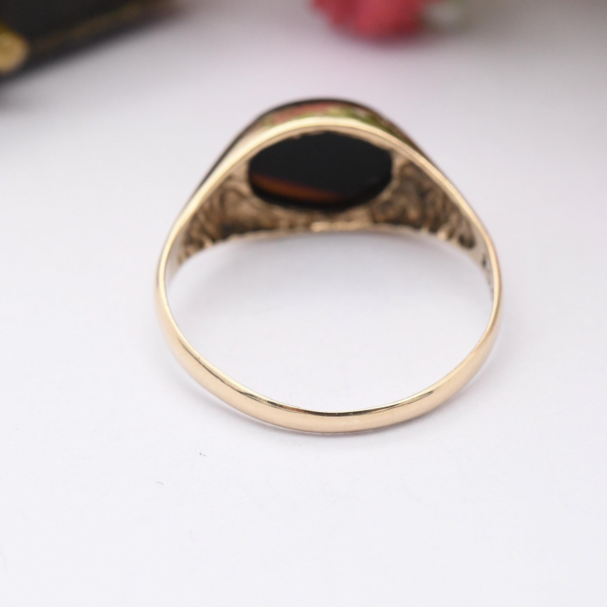 Vintage 9ct Gold Onyx Signet Ring 1981 - Unisex Gift for Him Mid-Century Jewellery Present Oval Black Gemstone | UK Size - P US Size - 7 3/4