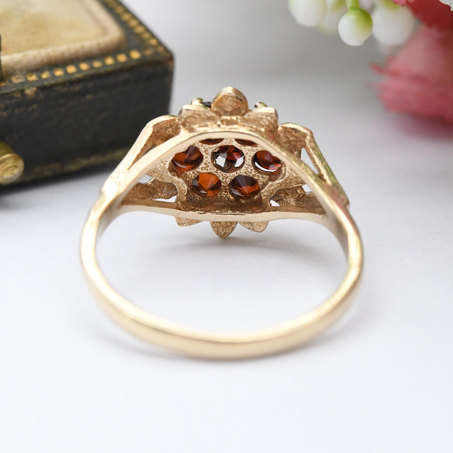 Vintage 9ct Gold Garnet Flower Ring 1979 - Mid-Century Floral Cluster Cocktail Red Gemstones Textured Leaves | UK Size - N 1/2 | US Size - 7