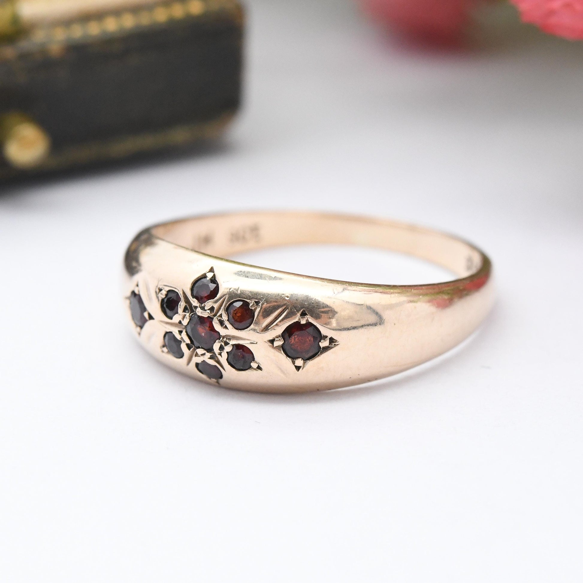 Antique 9ct Gold Garnet Gypsy Ring - Flush Set Red Gemstones Flower Shape Jewellery Gift Rounded Band Ring | UK Size - Q | US Size - 8 1/4