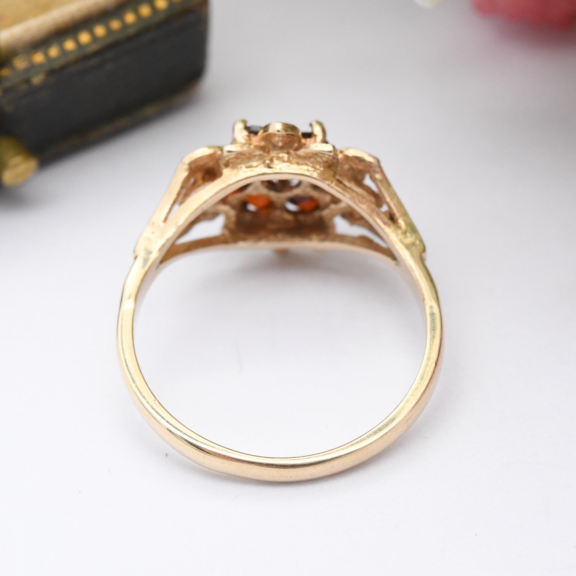 Vintage 9ct Gold Garnet Flower Ring 1979 - Mid-Century Floral Cluster Cocktail Red Gemstones Textured Leaves | UK Size - N 1/2 | US Size - 7