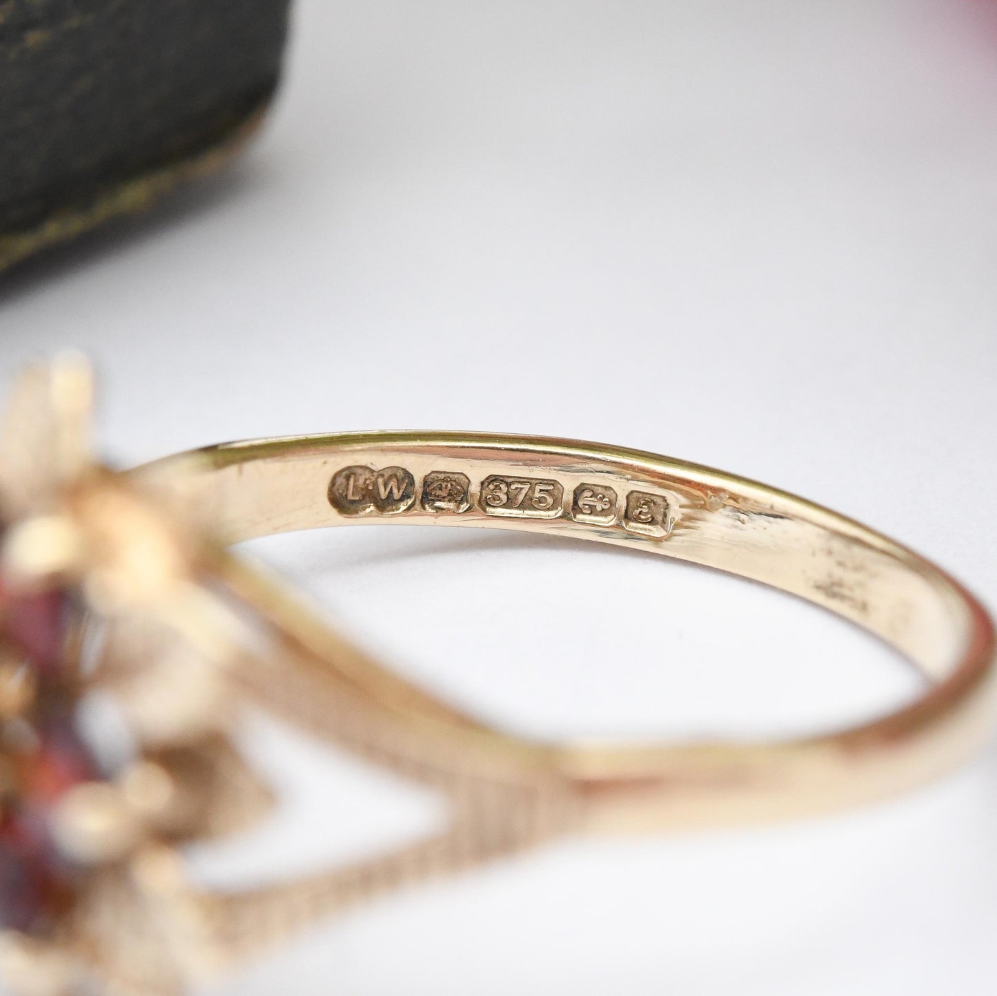 Vintage 9ct Gold Garnet Flower Ring 1979 - Mid-Century Floral Cluster Cocktail Red Gemstones Textured Leaves | UK Size - N 1/2 | US Size - 7