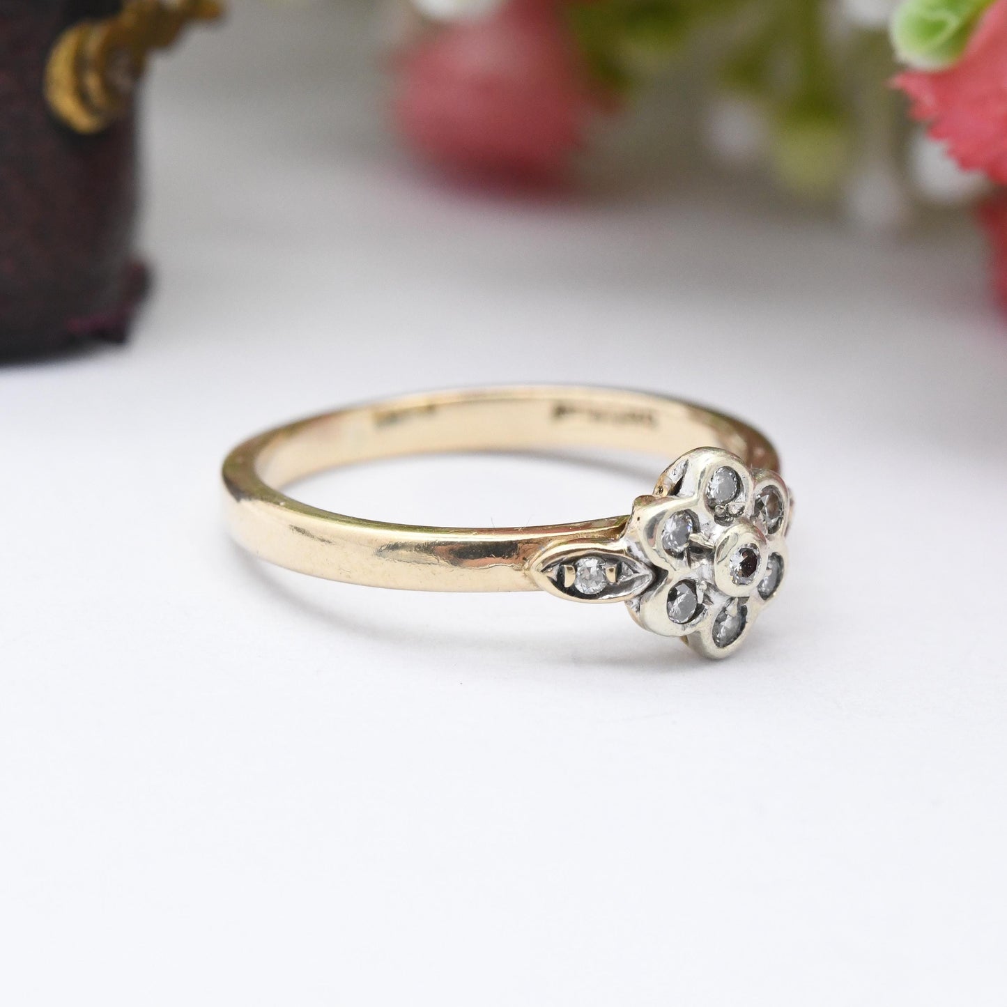 Vintage 9ct Gold Diamond Daisy Ring 0.1 Carats 10 Points - Floral Cluster Ring | Pretty Gold Gift for Her | UK Size - M | US Size - 6 1/4