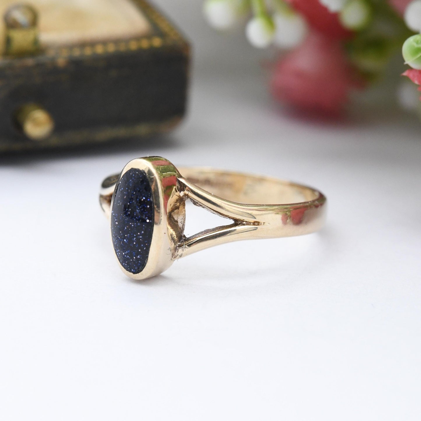 Vintage 9ct Gold Blue Goldstone Ring - Sparkly Glitter Blue Stone Flush Oval Cabochon Solitaire | UK Size - N | US Size - 6 3/4