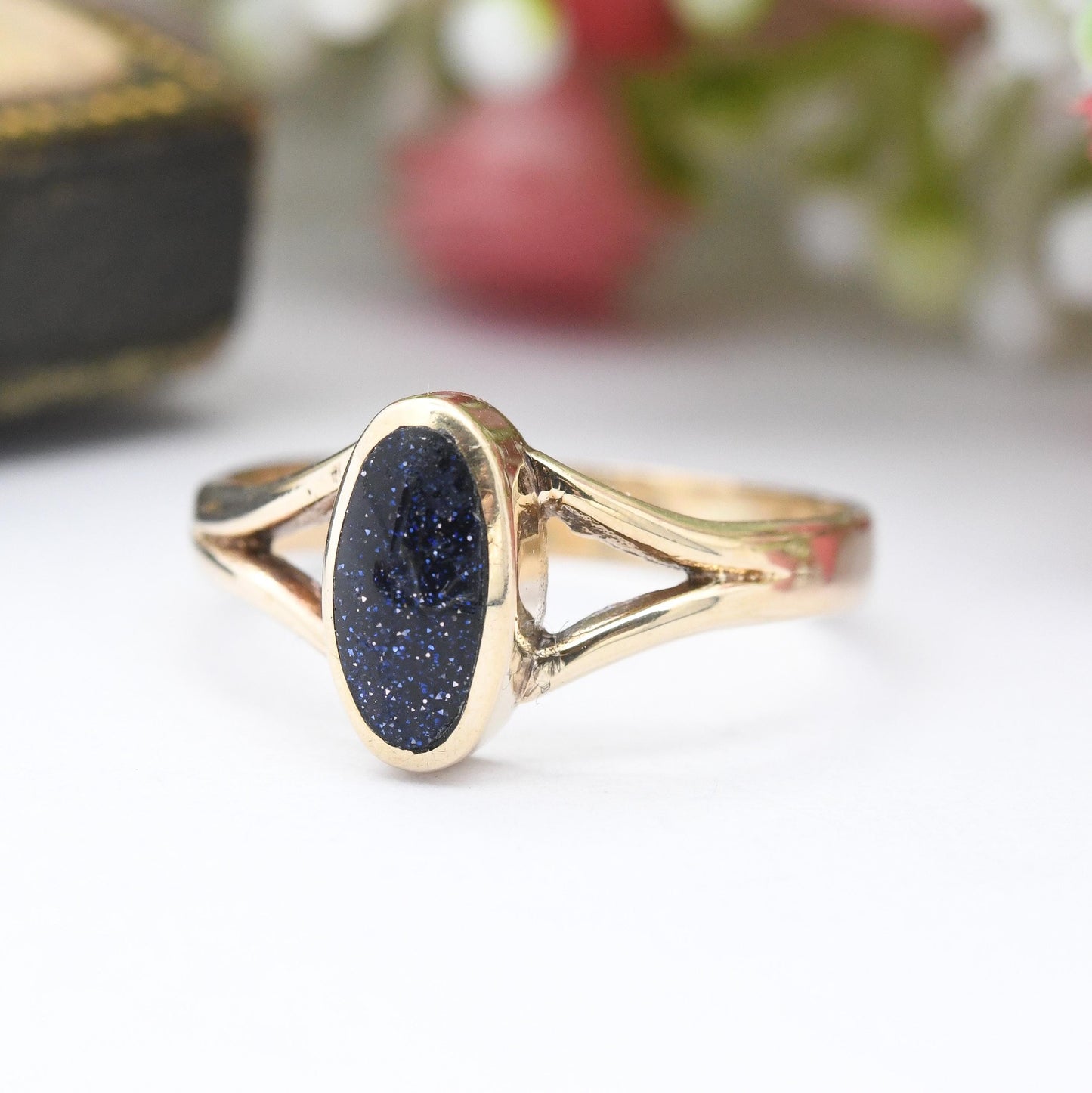 Vintage 9ct Gold Blue Goldstone Ring - Sparkly Glitter Blue Stone Flush Oval Cabochon Solitaire | UK Size - N | US Size - 6 3/4