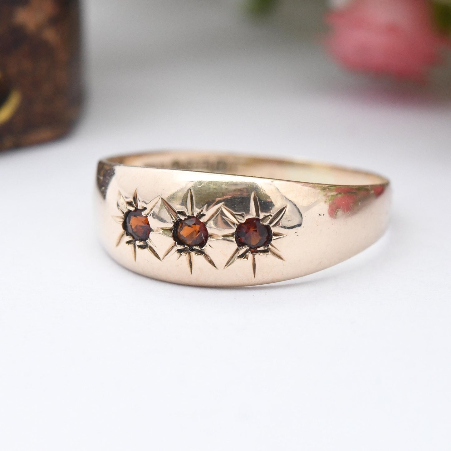 Vintage 9ct Gold Garnet Three Stone Gypsy Ring 1979 - Star Set Red Gem Antique Style Trilogy Ring Jewellery Gift | UK Size - Q | US Size - 8