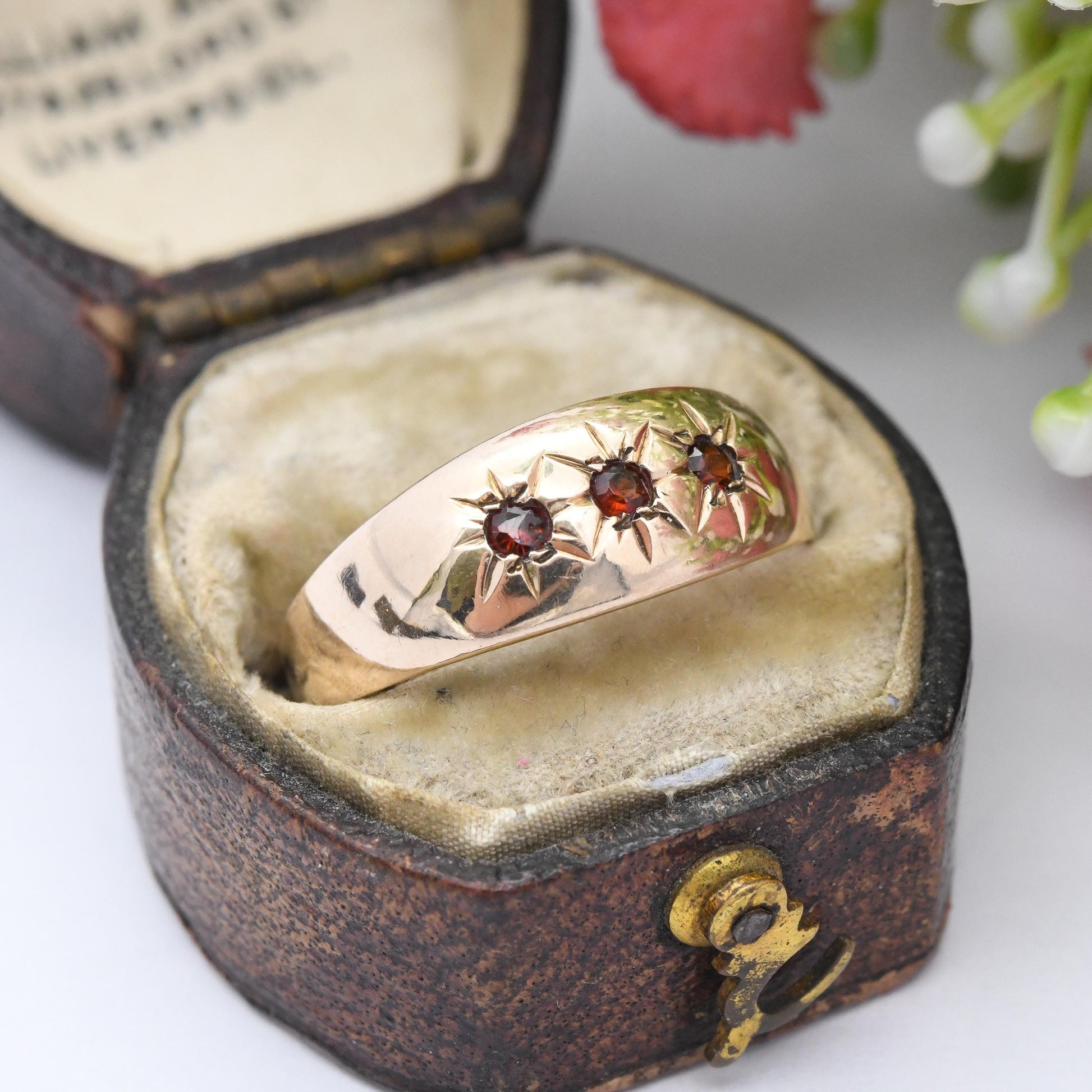 Vintage 9ct Gold Garnet Three Stone Gypsy Ring 1979 - Star Set Red Gem Antique Style Trilogy Ring Jewellery Gift | UK Size - Q | US Size - 8