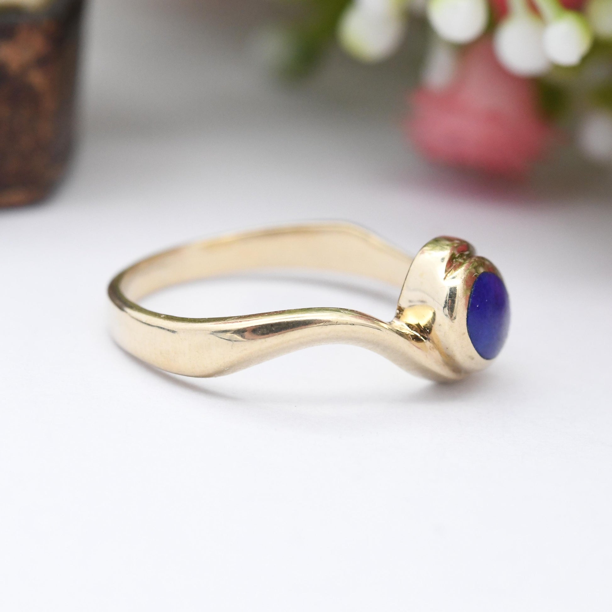 Vintage 9ct Gold Lapis Lazuli Twist Ring 1999 - Blue Stone Bypass Style Ring Modern Y2K Gold Jewellery Gift | UK Size - N | US Size - 6 3/4