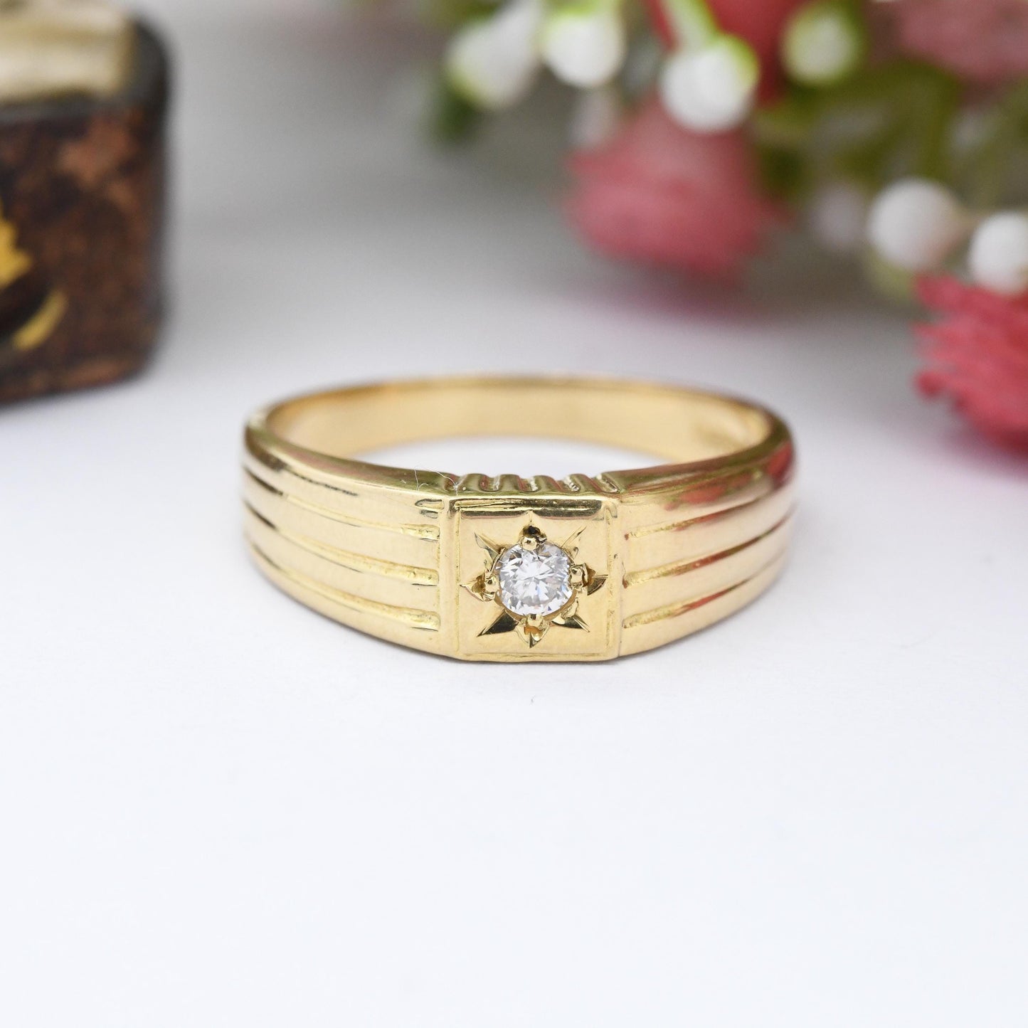 Vintage 18ct Gold Signet Ring with a Star Set Diamond Solitaire - Unisex Gold Ring Jewellery Gift for Him | UK Size - R | US Size - 8 1/2