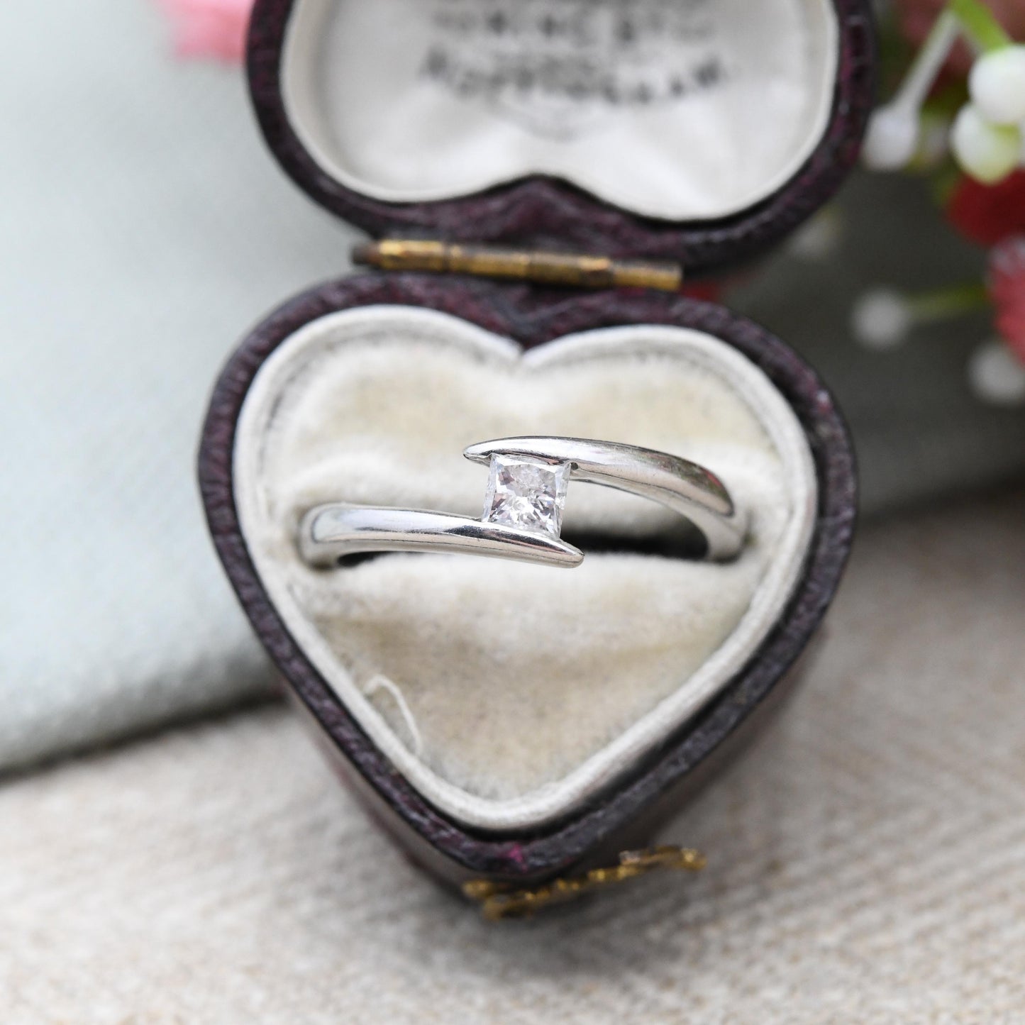 Vintage 9ct White Gold Diamond Solitaire Bypass Engagement Ring 25 Points 0.25ct - Quarter Carat Square | UK Size - M 1/2 | US Size - 6 1/2