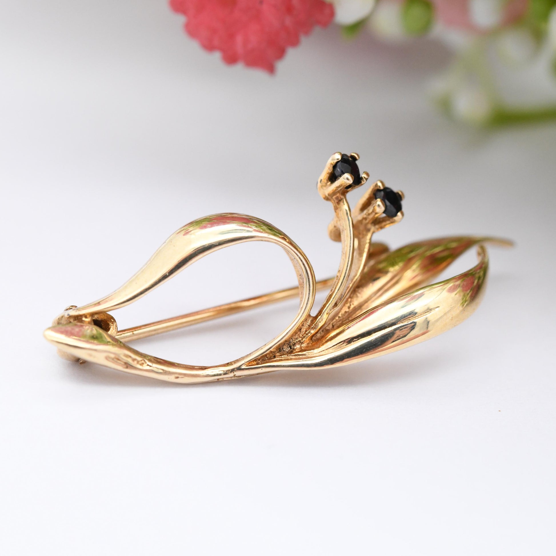 Vintage 9ct Gold Sapphire Leaf Brooch 1980s - Solid Gold Jewellery Gift for Her Nature Inspired Leaves and Berries | Blue Gemstone