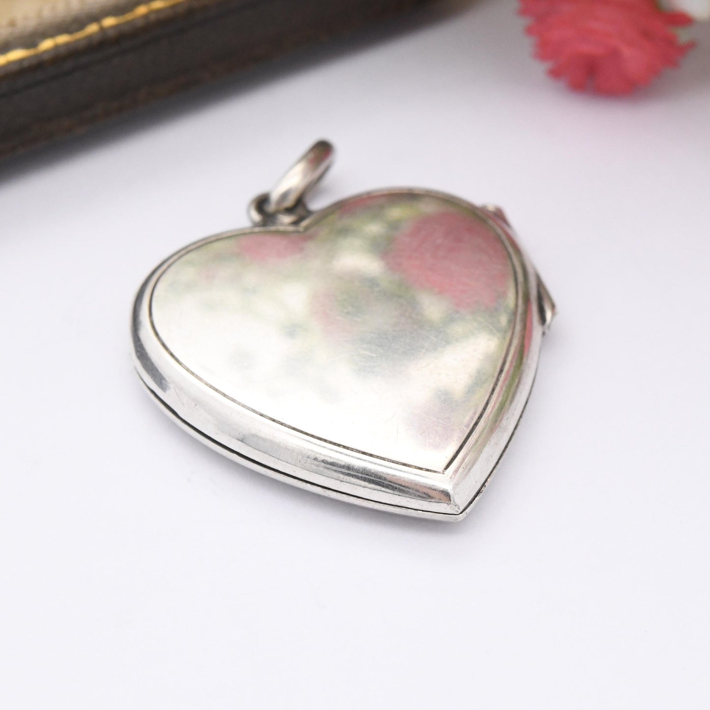 Vintage Silver Heart Locket Pendant with Flower Engraving - Mid-Century Textured Silver Jewellery Love Heart Shaped Locket Pretty Gift 835S