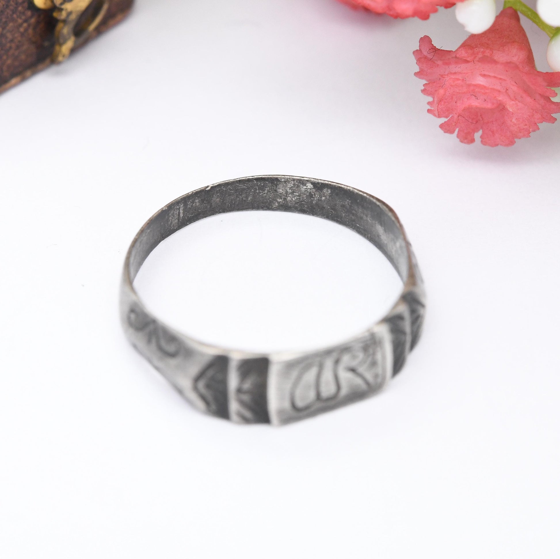 Antique Sterling Silver Signet Ring Engraved AR - Hand Engraving Design Interesting Unisex Silver Jewellery | UK Size - S | US Size - 9