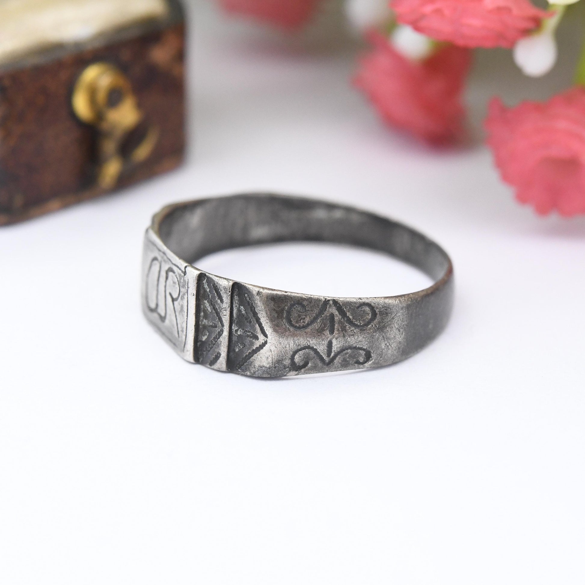 Antique Sterling Silver Signet Ring Engraved AR - Hand Engraving Design Interesting Unisex Silver Jewellery | UK Size - S | US Size - 9