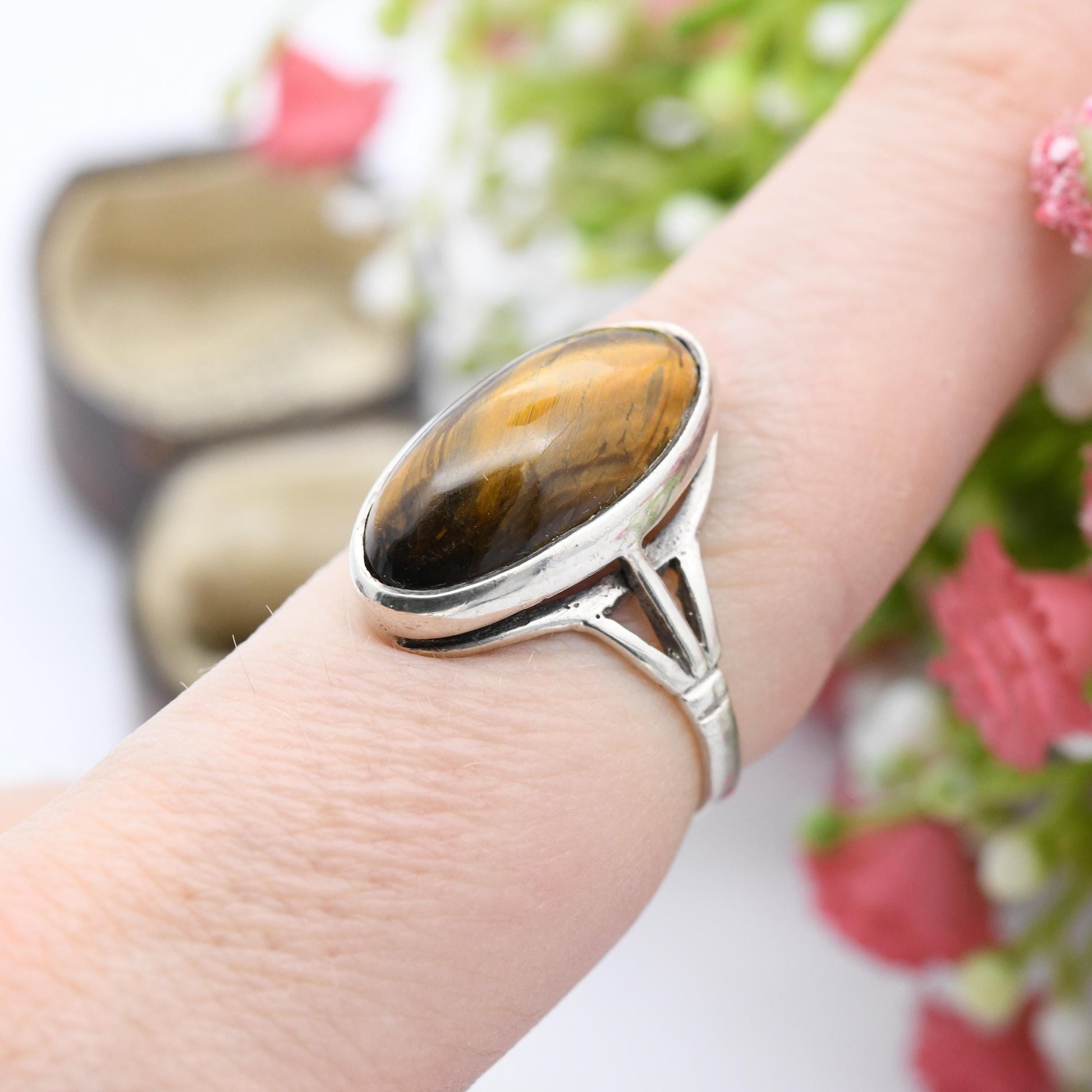 Vintage Sterling Silver Tiger's Eye Ring - Mid-Century Large Oval Cabochon Brown Gemstone | UK Size - N 1/2 | US Size - 6 3/4