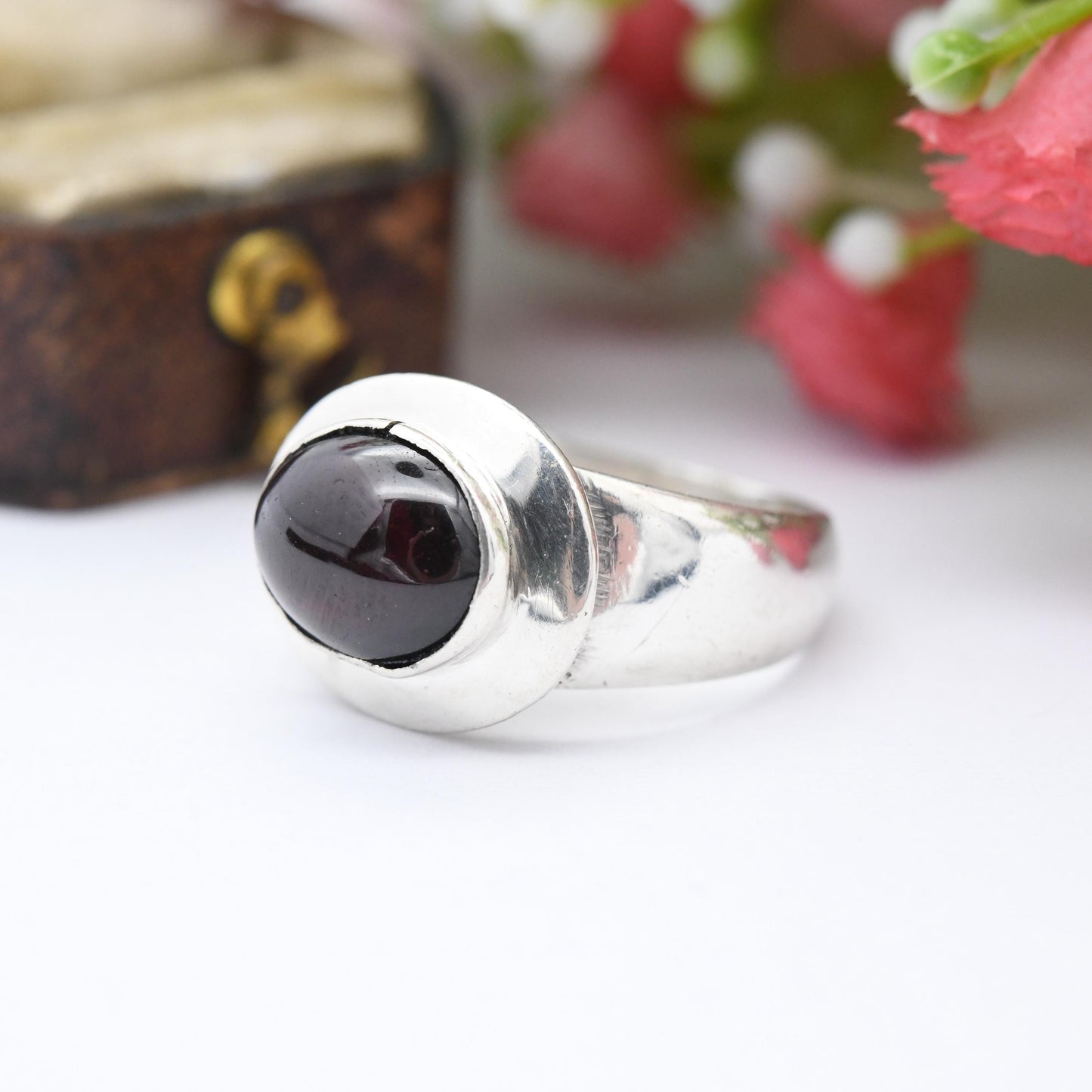 Vintage Sterling Silver Red Gemstone Ring - Chunky Mid-Century Modernist Cabachon Stone Statement Ring | UK Size - K | US Size - 5 1/4