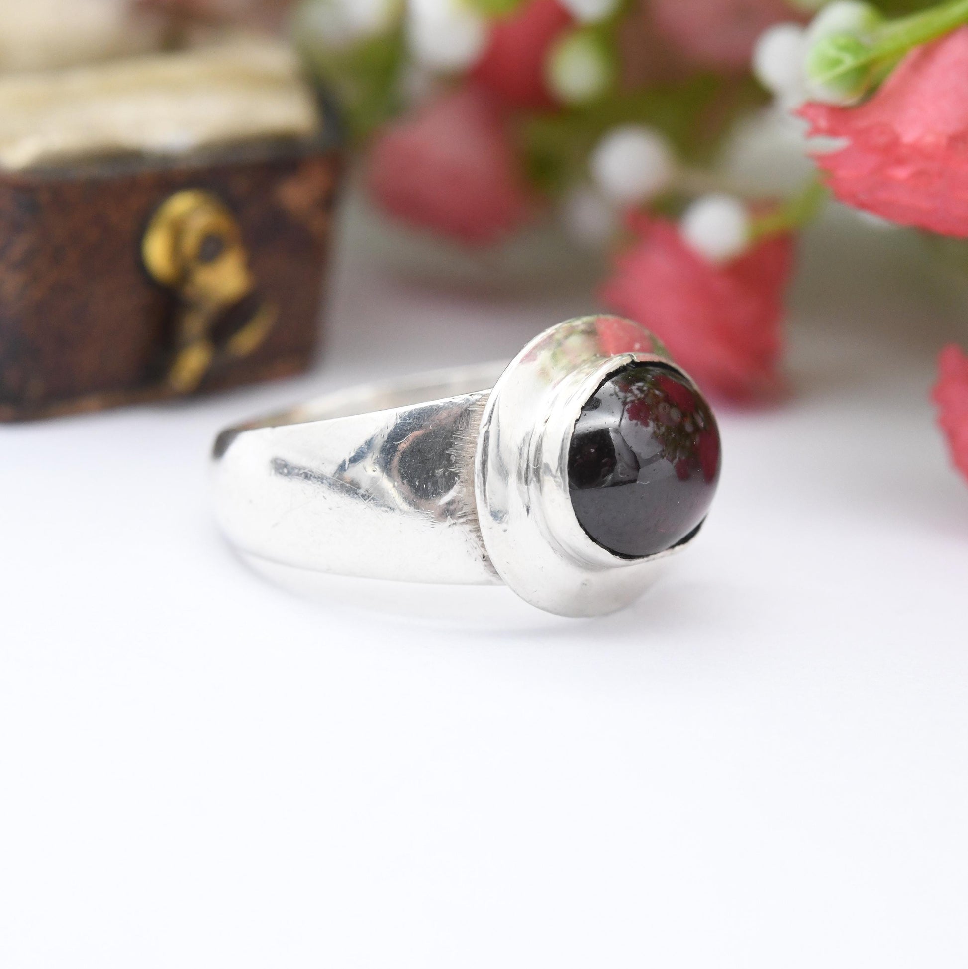 Vintage Sterling Silver Red Gemstone Ring - Chunky Mid-Century Modernist Cabachon Stone Statement Ring | UK Size - K | US Size - 5 1/4