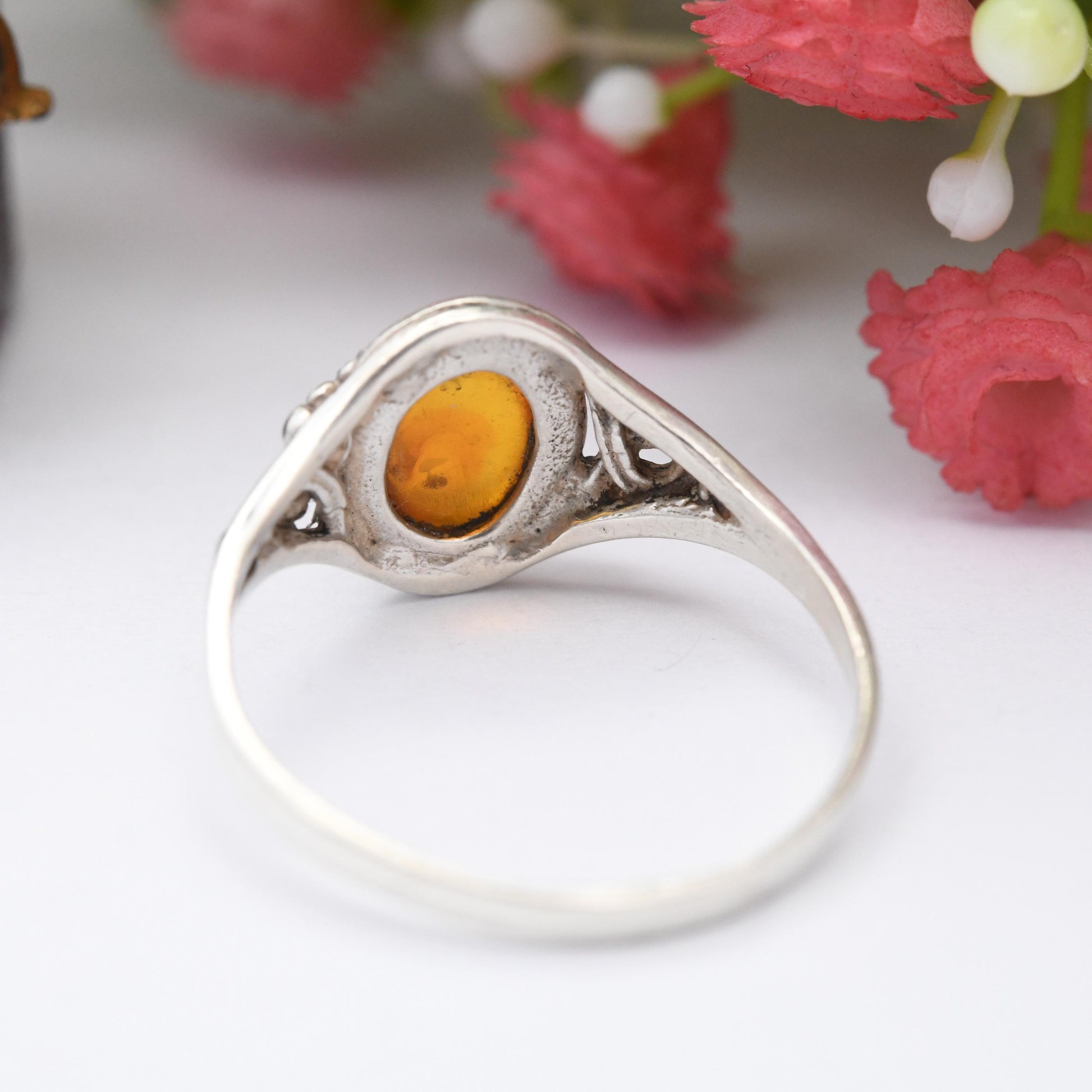 Vintage Sterling Silver Amber Ring with Celtic Twist Shoulders - Pretty Unisex Silver Ring Large Orange Stone | UK Size - T US Size - 9 1/2