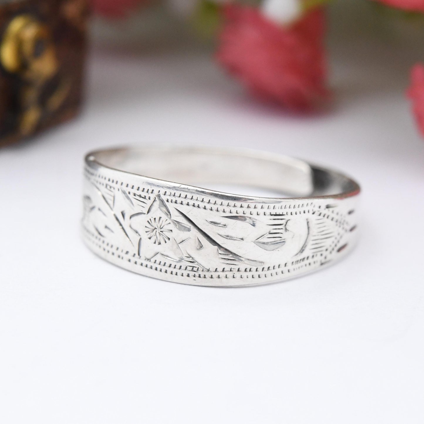 Vintage Siam Sterling Silver Adjustable Band Ring with Hand Engraved Pattern - Star and Scrolling Design | UK Size - Q | US Size - 8