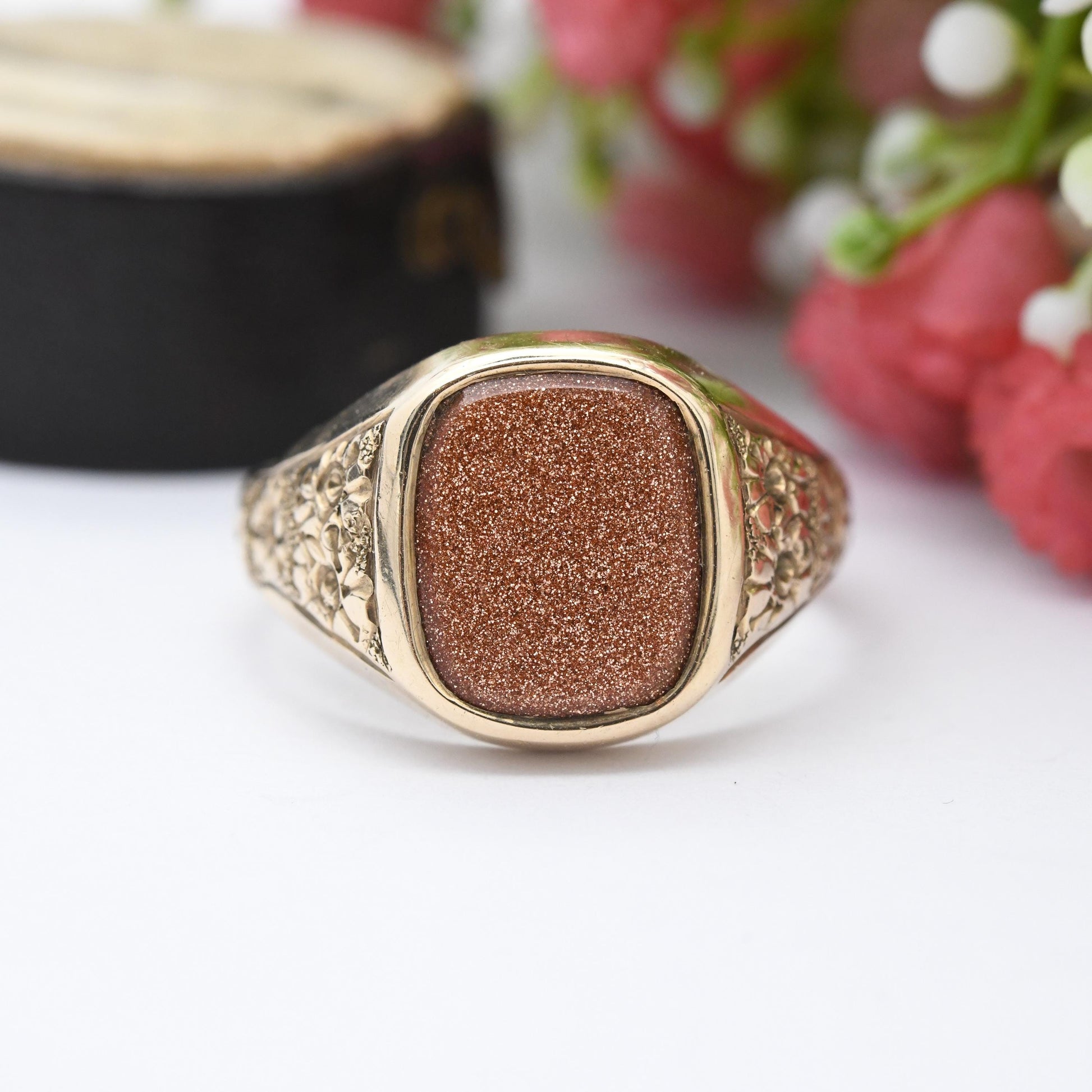 Vintage 9ct Gold Goldstone Signet Ring 1978 Floral Shoulders - Unisex Large Solid Gold Jewellery Gift | UK Size - V 1/2 | US Size - 10 3/4