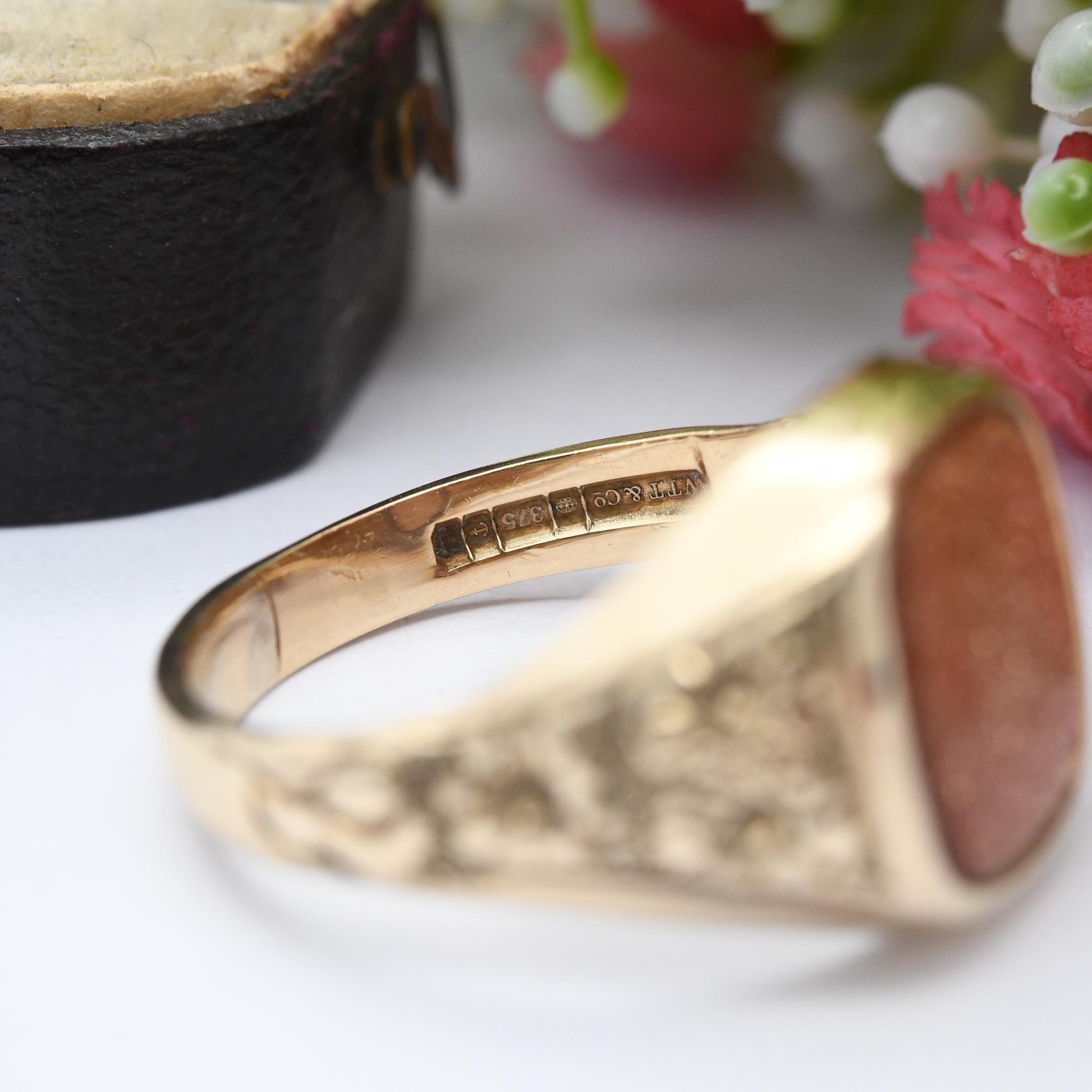 Vintage 9ct Gold Goldstone Signet Ring 1978 Floral Shoulders - Unisex Large Solid Gold Jewellery Gift | UK Size - V 1/2 | US Size - 10 3/4