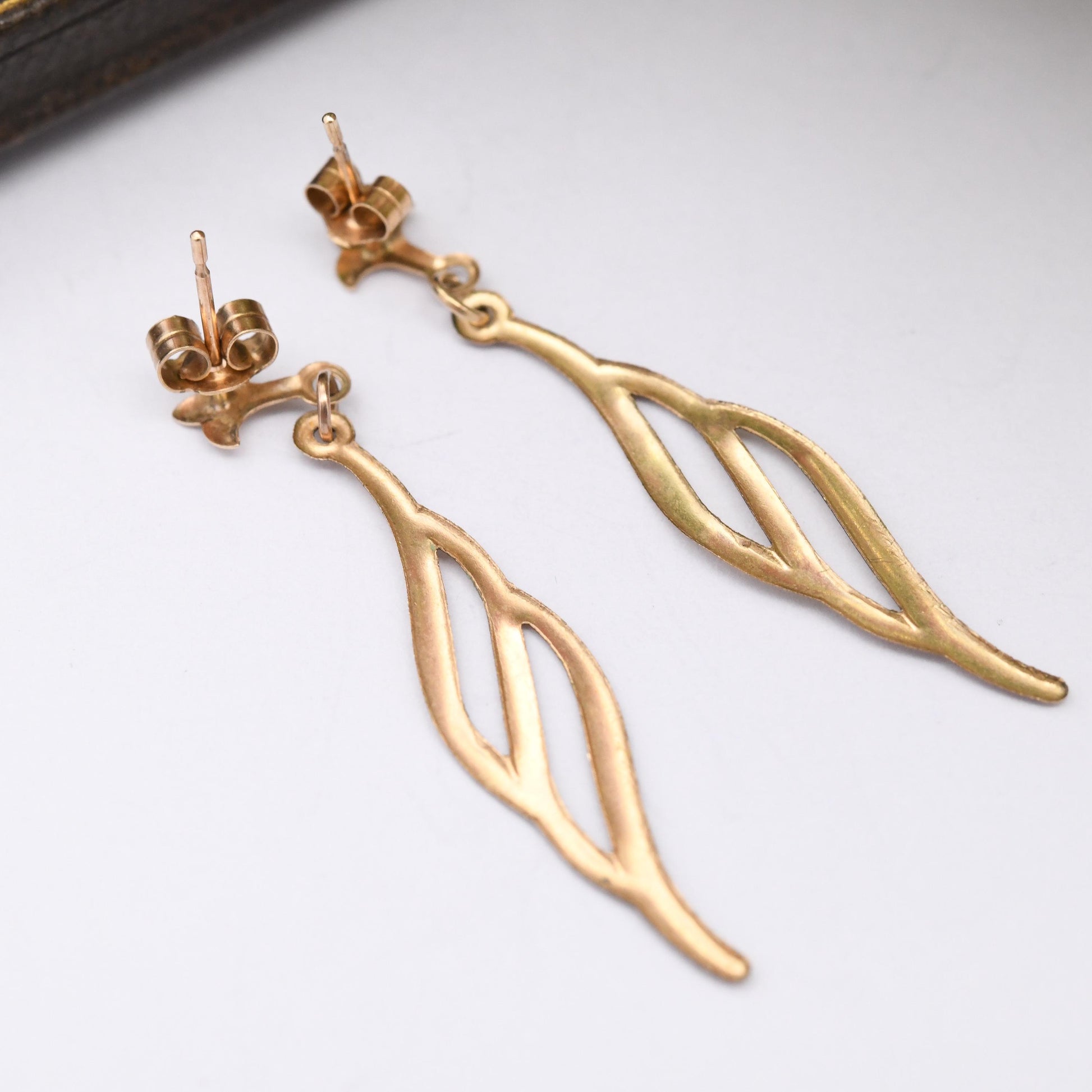 Vintage 9ct Gold Twisted Drop Earrings with Diamond Cut Engraved Pattern - with Butterfly Backs