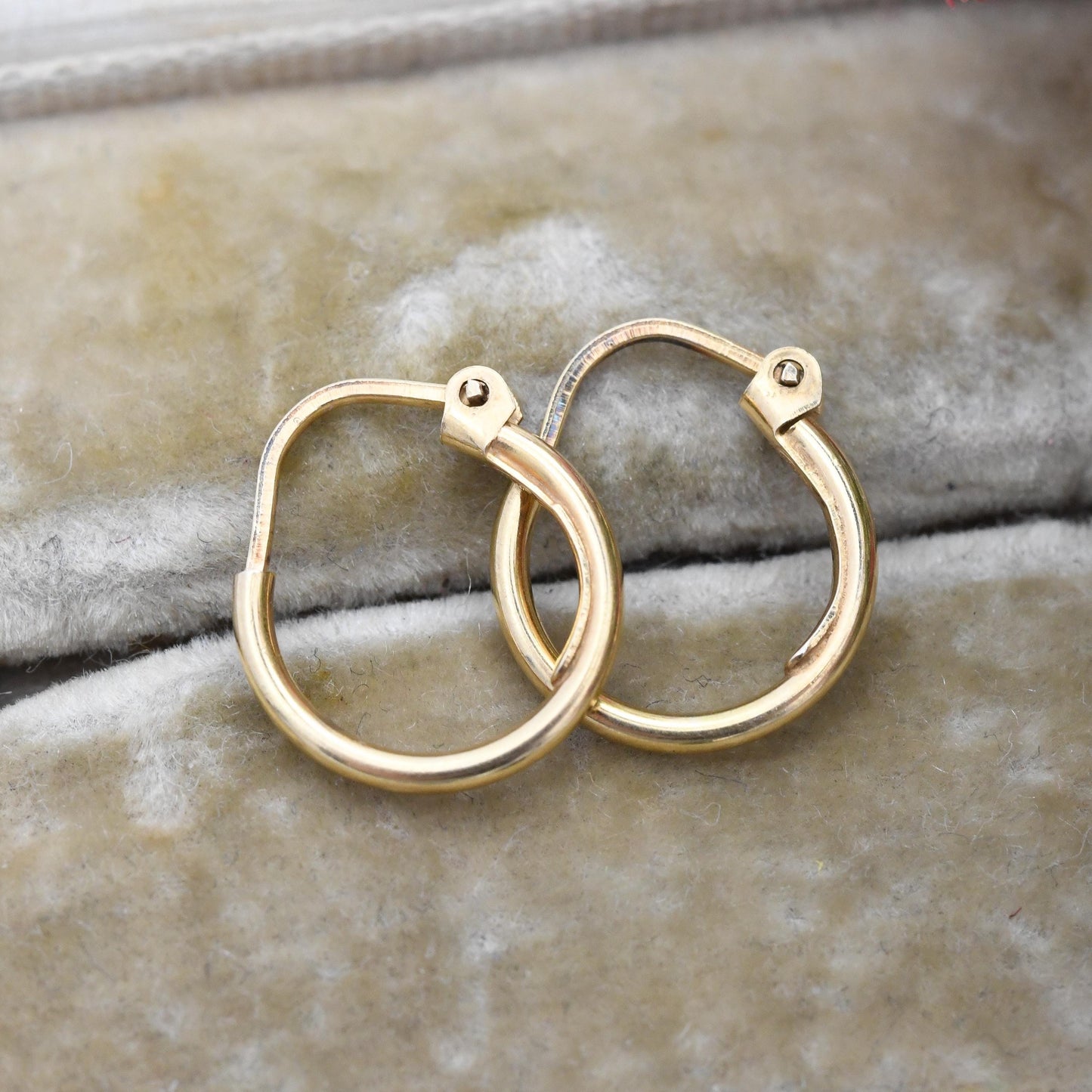 Vintage 9ct Gold Hoop Earrings by Unoaerre - Italian Designer Circle Hoops | Minimal Everyday Plain Round Sleeper Hoops