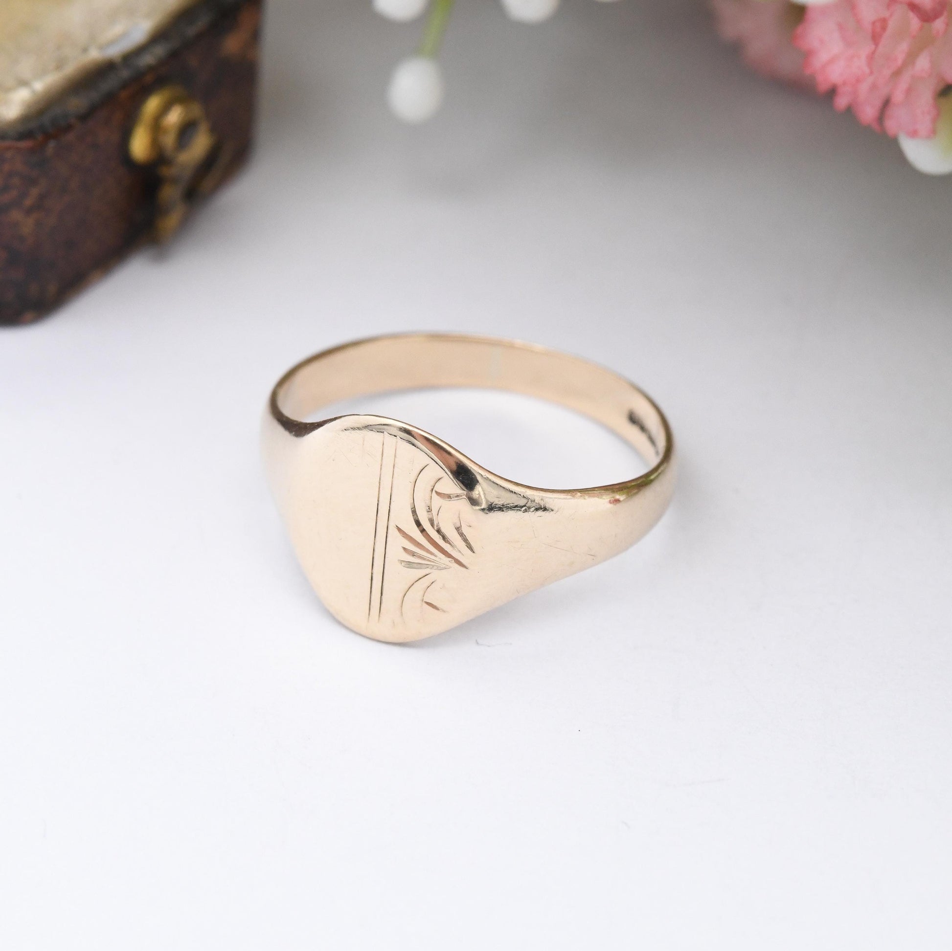 Vintage 9ct Gold Signet Ring 1989 - Half Engraved Scrolling Pattern Solid Gold Jewellery Unisex Gift for Him | UK Size - O | US Size - 7 1/4