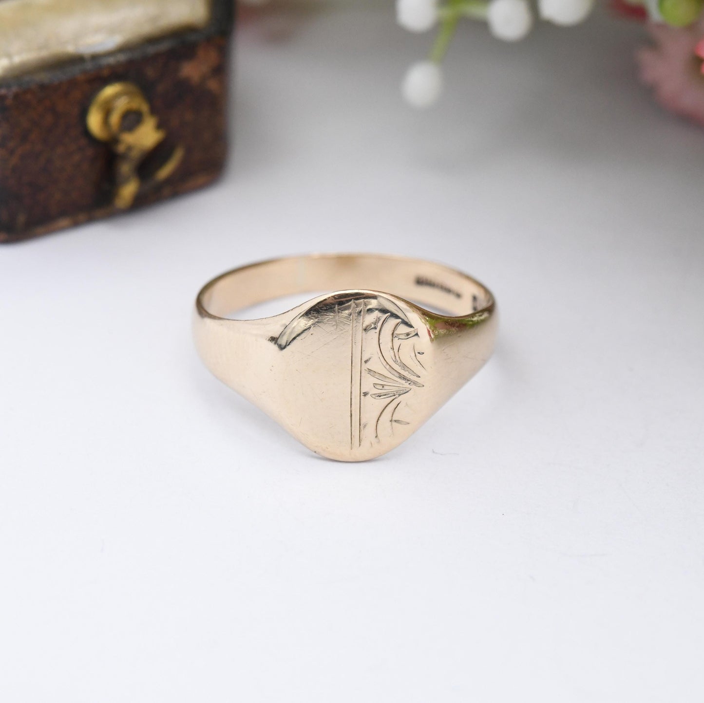 Vintage 9ct Gold Signet Ring 1989 - Half Engraved Scrolling Pattern Solid Gold Jewellery Unisex Gift for Him | UK Size - O | US Size - 7 1/4