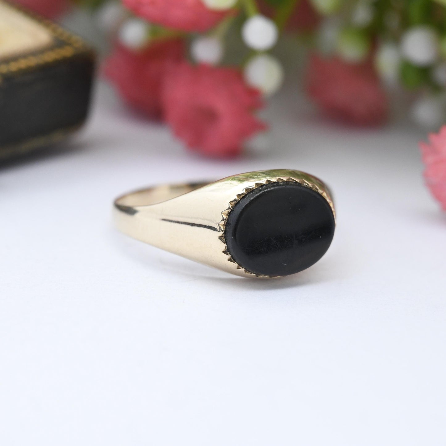 Vintage 9ct Gold Onyx Signet Ring 1981 - Unisex Gift for Him Mid-Century Jewellery Present Oval Black Gemstone | UK Size - P US Size - 7 3/4