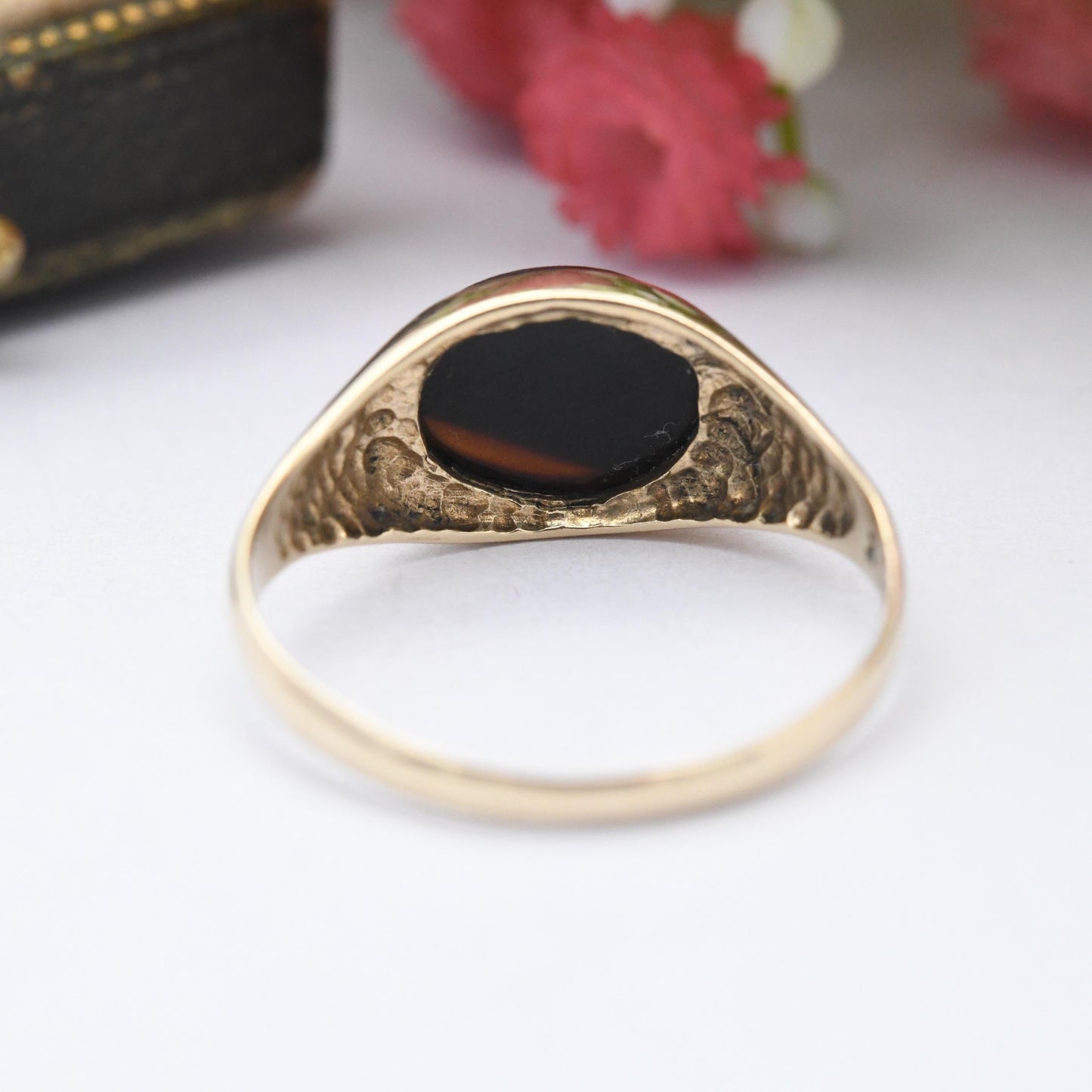 Vintage 9ct Gold Onyx Signet Ring 1981 - Unisex Gift for Him Mid-Century Jewellery Present Oval Black Gemstone | UK Size - P US Size - 7 3/4