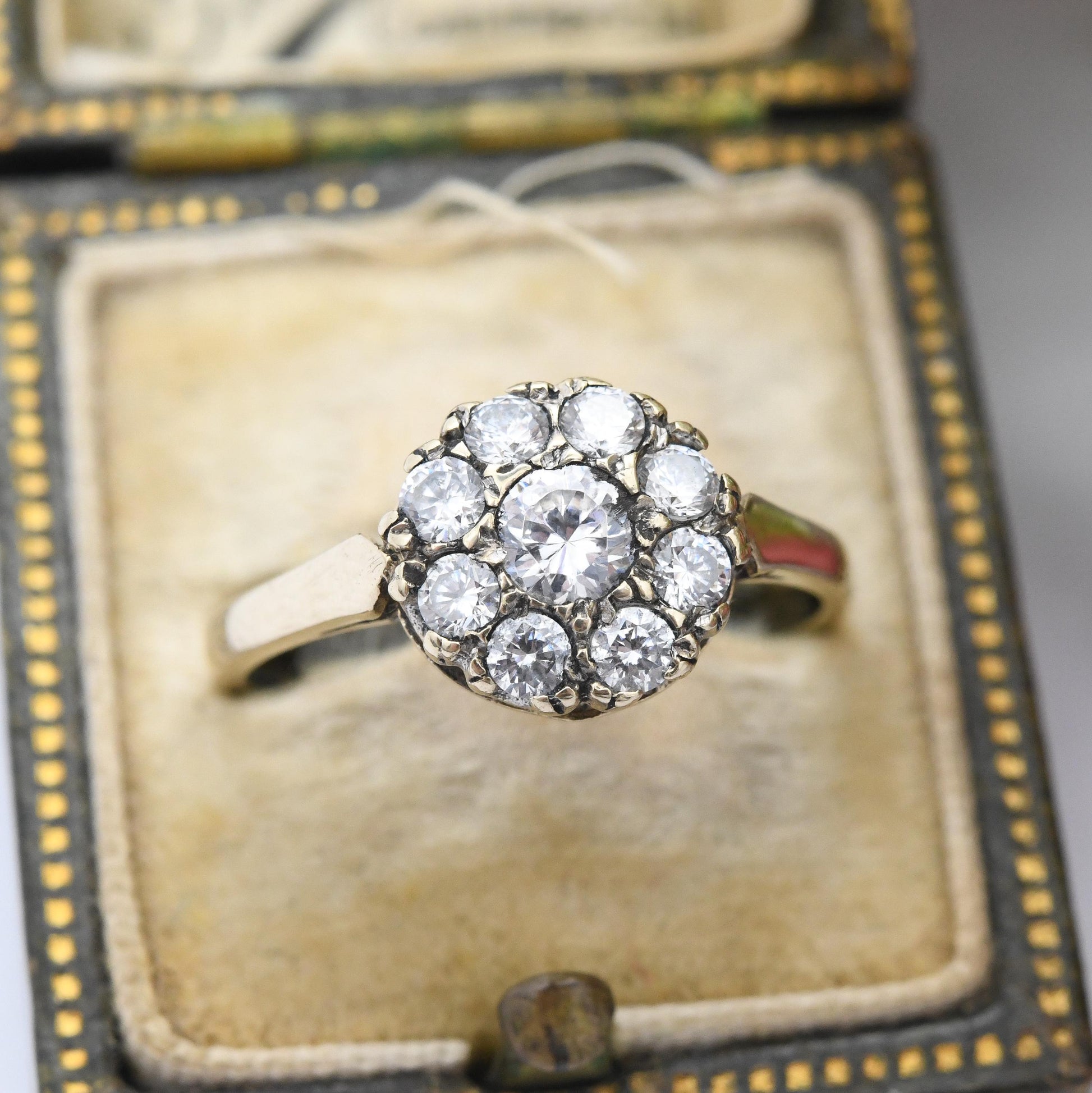 Vintage 9ct Gold Daisy Ring Clear Stone Floral Cluster - Pretty Solid Gold Jewellery Gift for Her | UK Size - O | US Size - 7 1/4