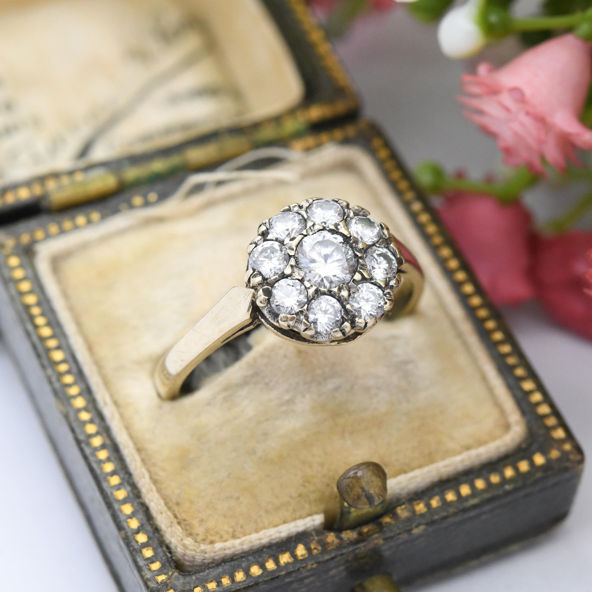 Vintage 9ct Gold Daisy Ring Clear Stone Floral Cluster - Pretty Solid Gold Jewellery Gift for Her | UK Size - O | US Size - 7 1/4