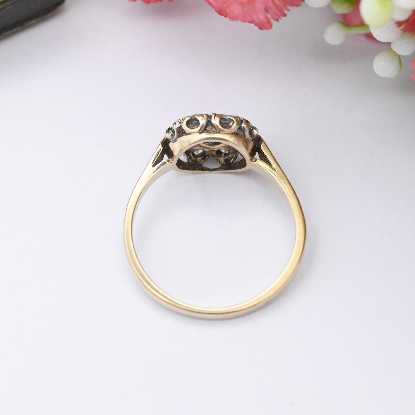 Vintage 9ct Gold Daisy Ring Clear Stone Floral Cluster - Pretty Solid Gold Jewellery Gift for Her | UK Size - O | US Size - 7 1/4