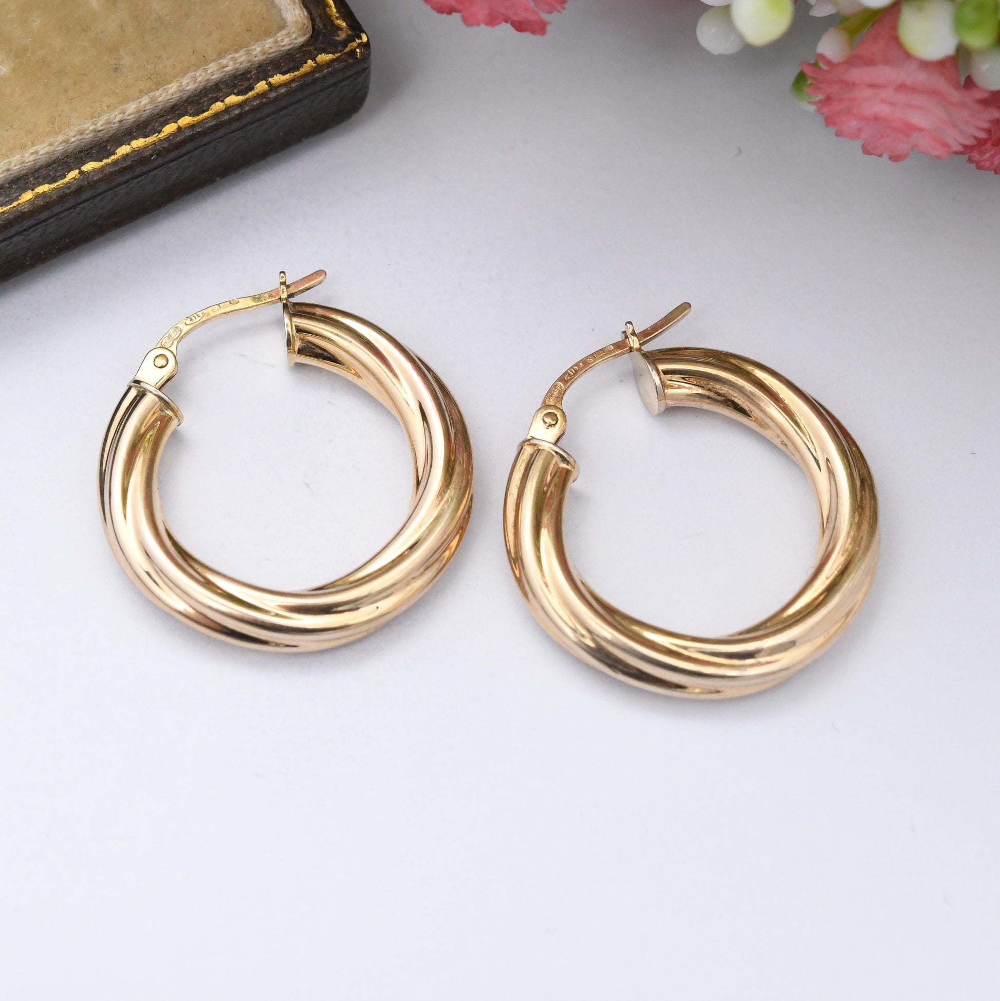 Unoaerre 9ct Gold Hoop Earrings 2001 - Italian Designer Ribbed Circle Hoops | Minimal Everyday Plain Round Hoops Chunky