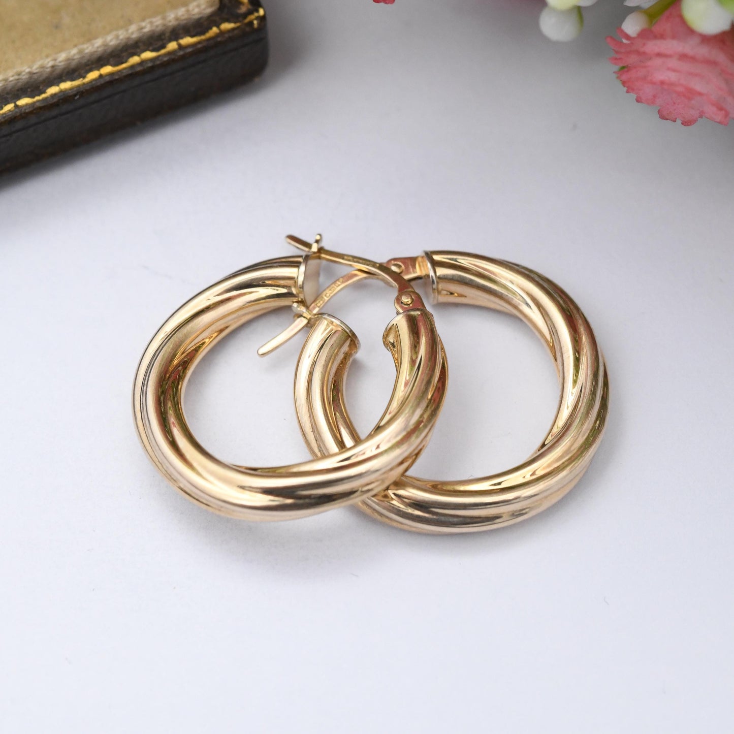 Unoaerre 9ct Gold Hoop Earrings 2001 - Italian Designer Ribbed Circle Hoops | Minimal Everyday Plain Round Hoops Chunky