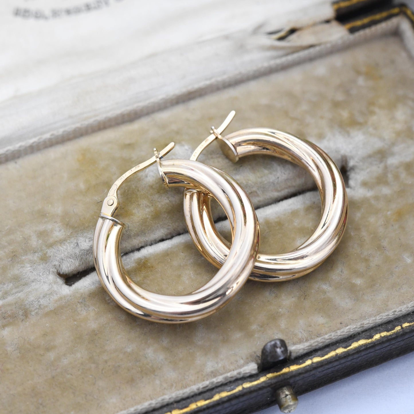 Unoaerre 9ct Gold Hoop Earrings 2001 - Italian Designer Ribbed Circle Hoops | Minimal Everyday Plain Round Hoops Chunky