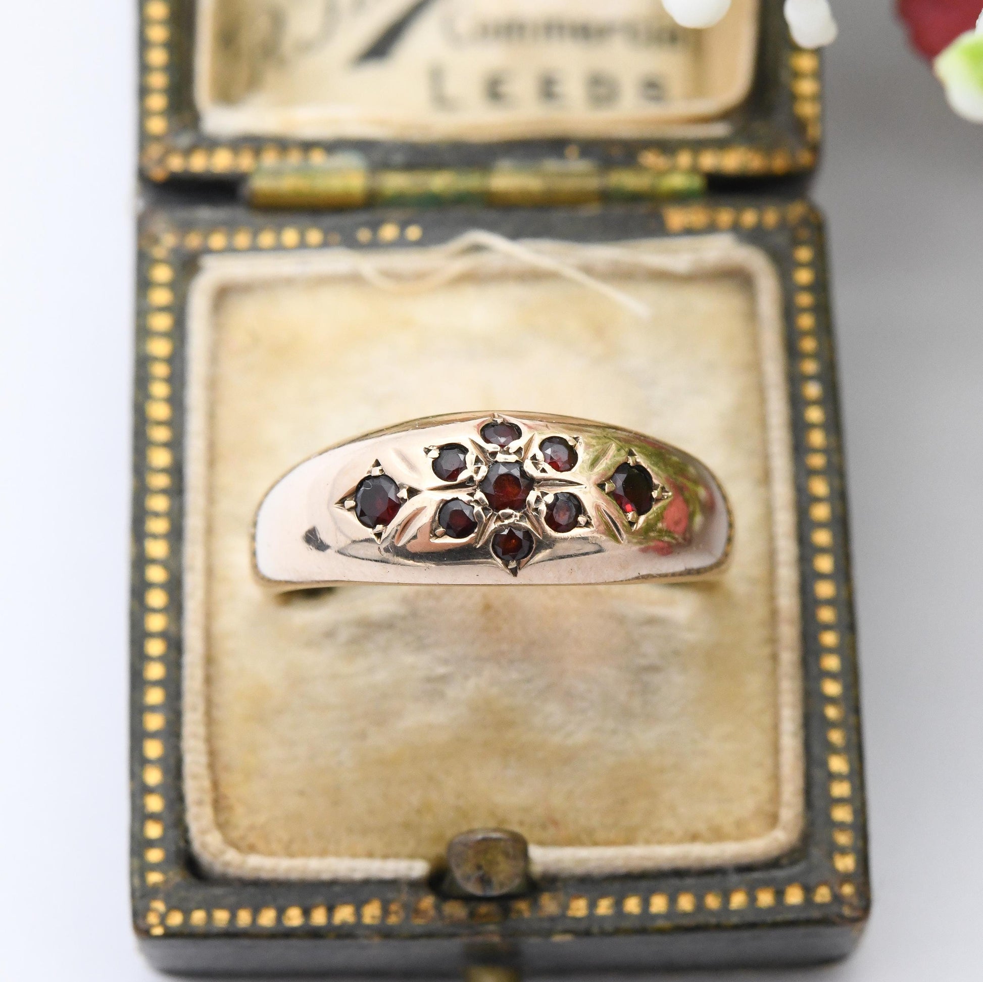 Antique 9ct Gold Garnet Gypsy Ring - Flush Set Red Gemstones Flower Shape Jewellery Gift Rounded Band Ring | UK Size - Q | US Size - 8 1/4