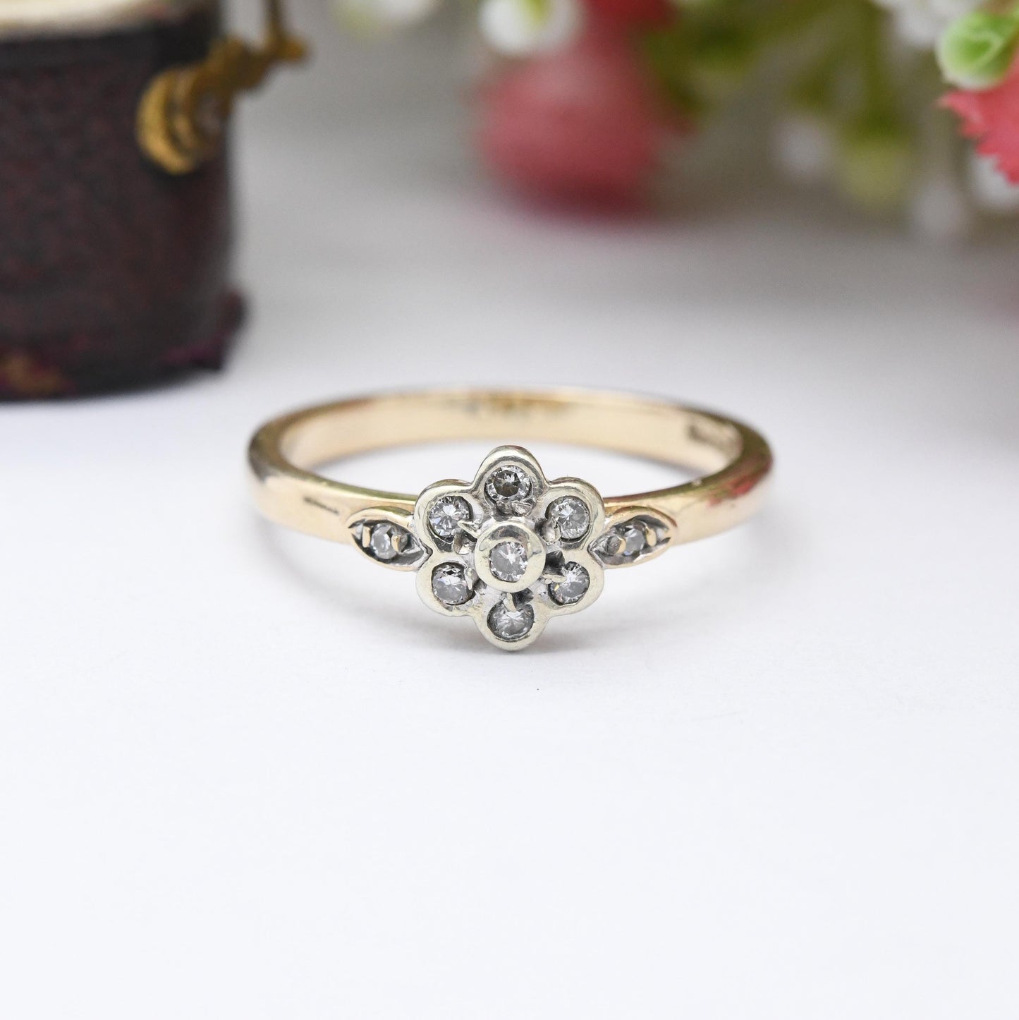 Vintage 9ct Gold Diamond Daisy Ring 0.1 Carats 10 Points - Floral Cluster Ring | Pretty Gold Gift for Her | UK Size - M | US Size - 6 1/4