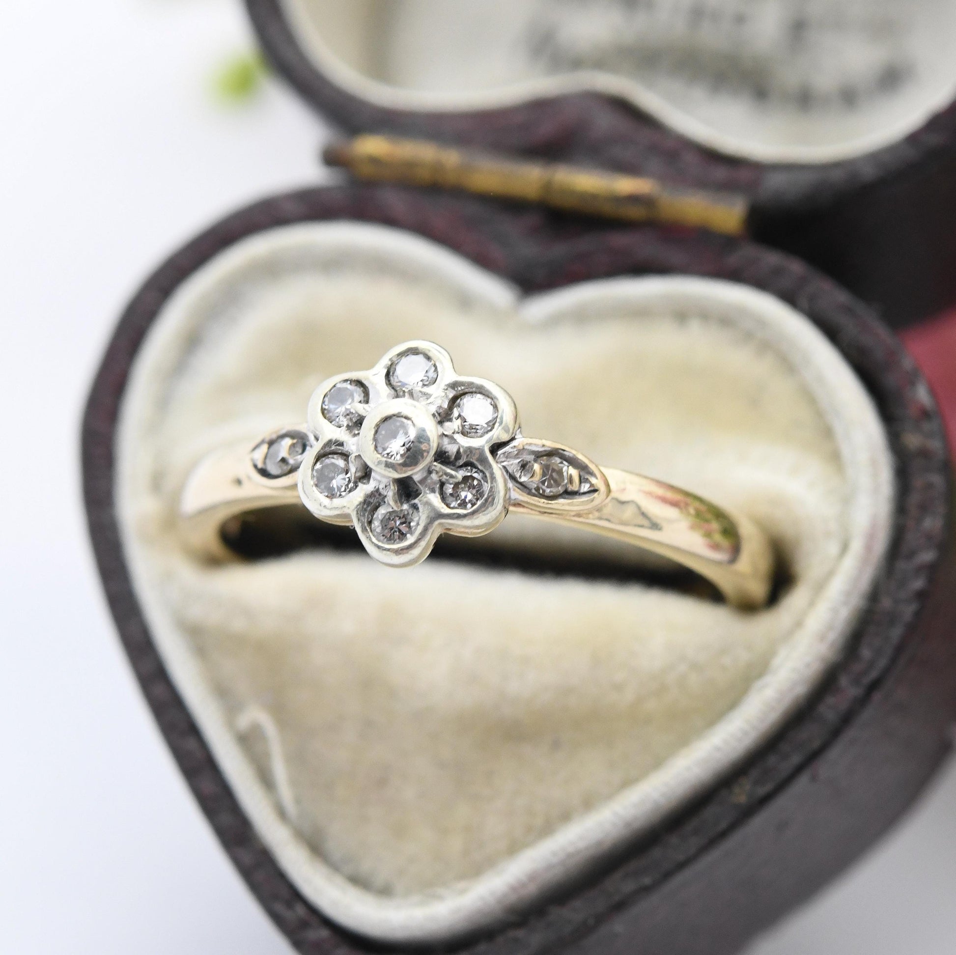 Vintage 9ct Gold Diamond Daisy Ring 0.1 Carats 10 Points - Floral Cluster Ring | Pretty Gold Gift for Her | UK Size - M | US Size - 6 1/4