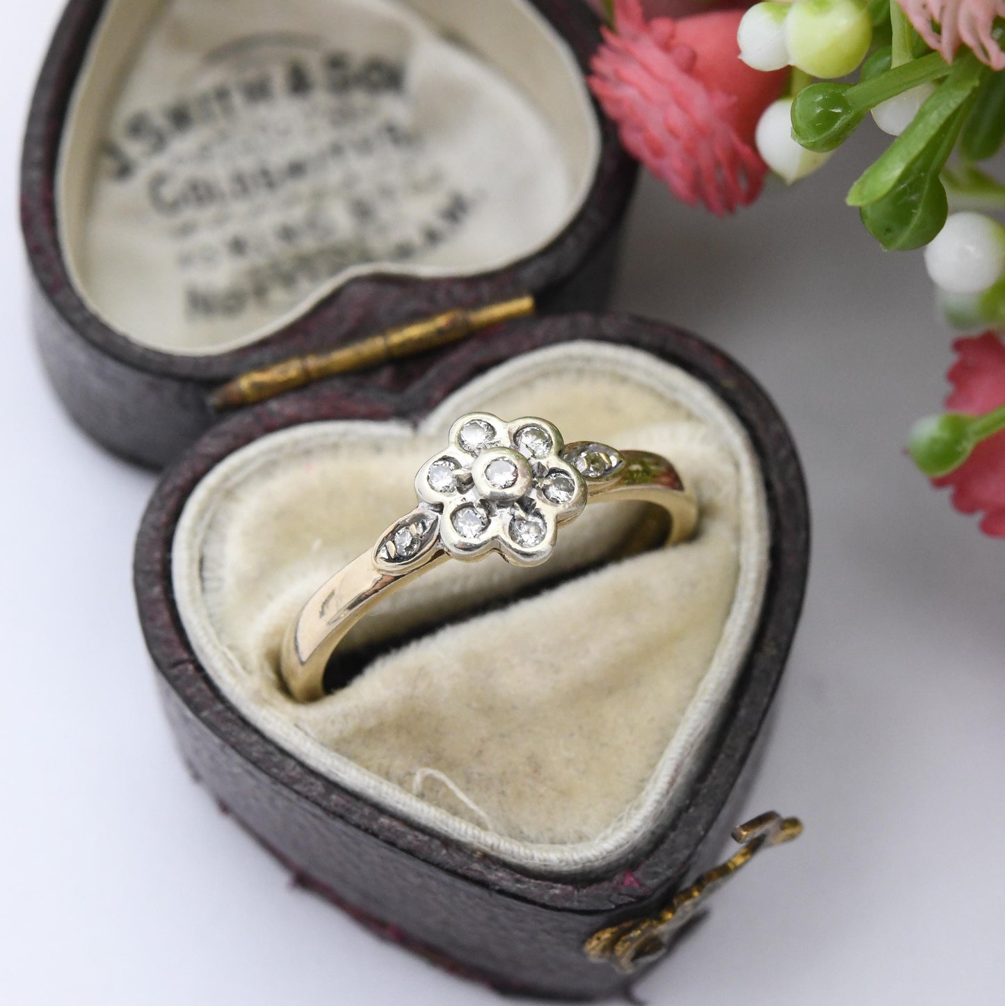 Vintage 9ct Gold Diamond Daisy Ring 0.1 Carats 10 Points - Floral Cluster Ring | Pretty Gold Gift for Her | UK Size - M | US Size - 6 1/4