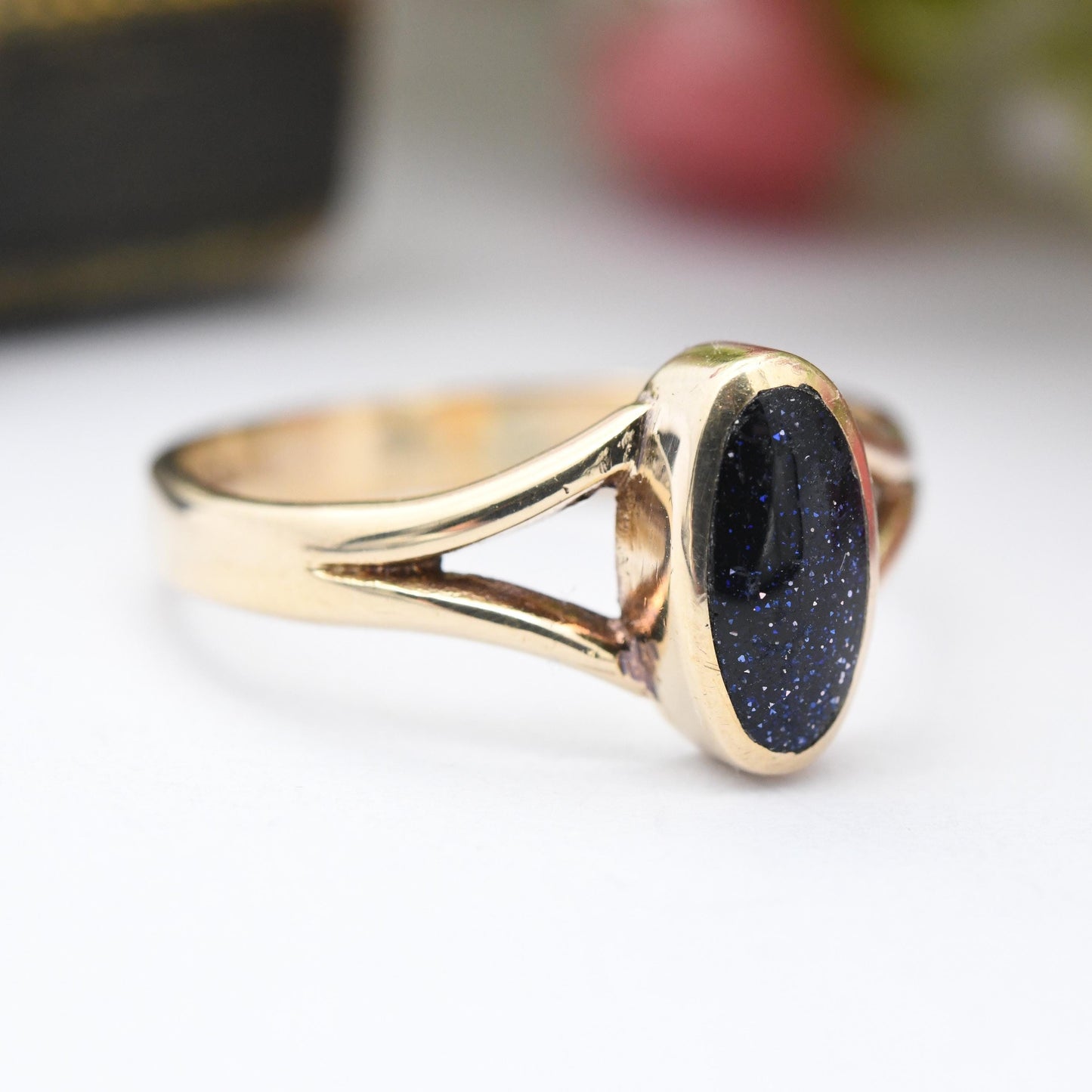 Vintage 9ct Gold Blue Goldstone Ring - Sparkly Glitter Blue Stone Flush Oval Cabochon Solitaire | UK Size - N | US Size - 6 3/4